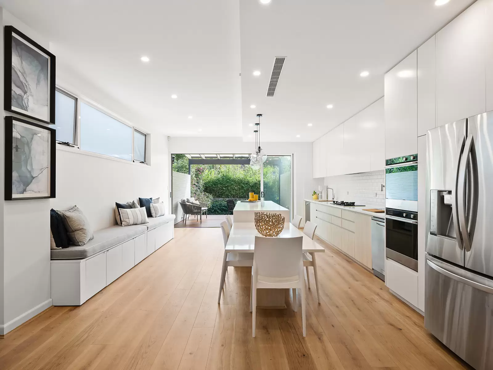 96 Wellington Street, Bondi Beach Auction by Sydney Sotheby's International Realty - image 4