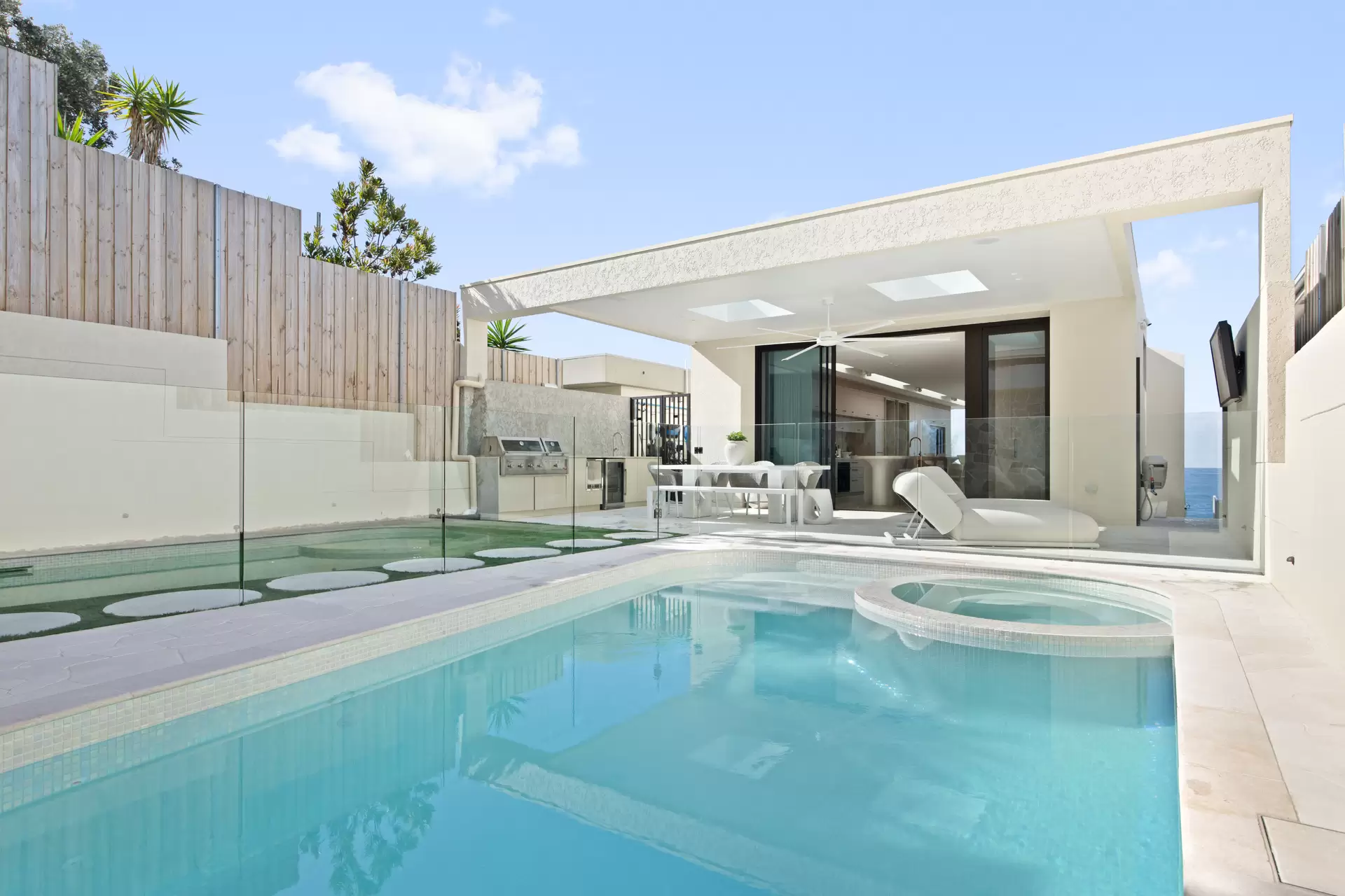 28 Wolseley Road, South Coogee Auction by Sydney Sotheby's International Realty - image 17