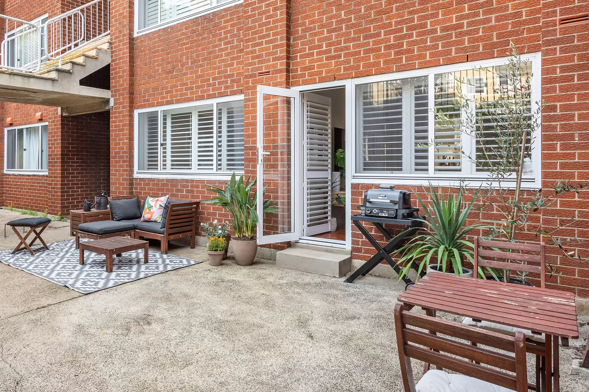 2/46 Coogee Bay Road, Randwick Auction by Sydney Sotheby's International Realty - image 3