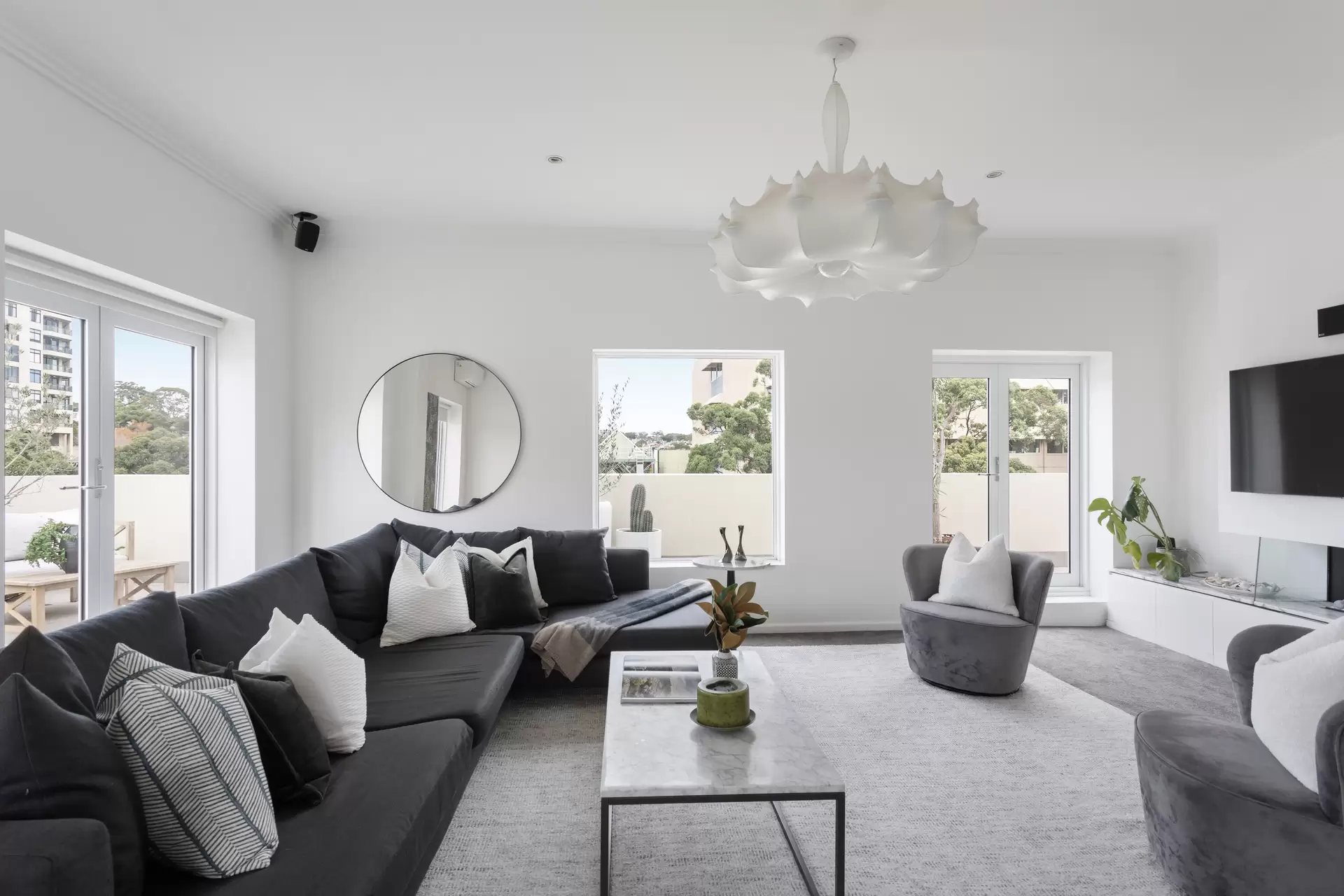 13/164 New South Head Road, Edgecliff Auction by Sydney Sotheby's International Realty - image 1