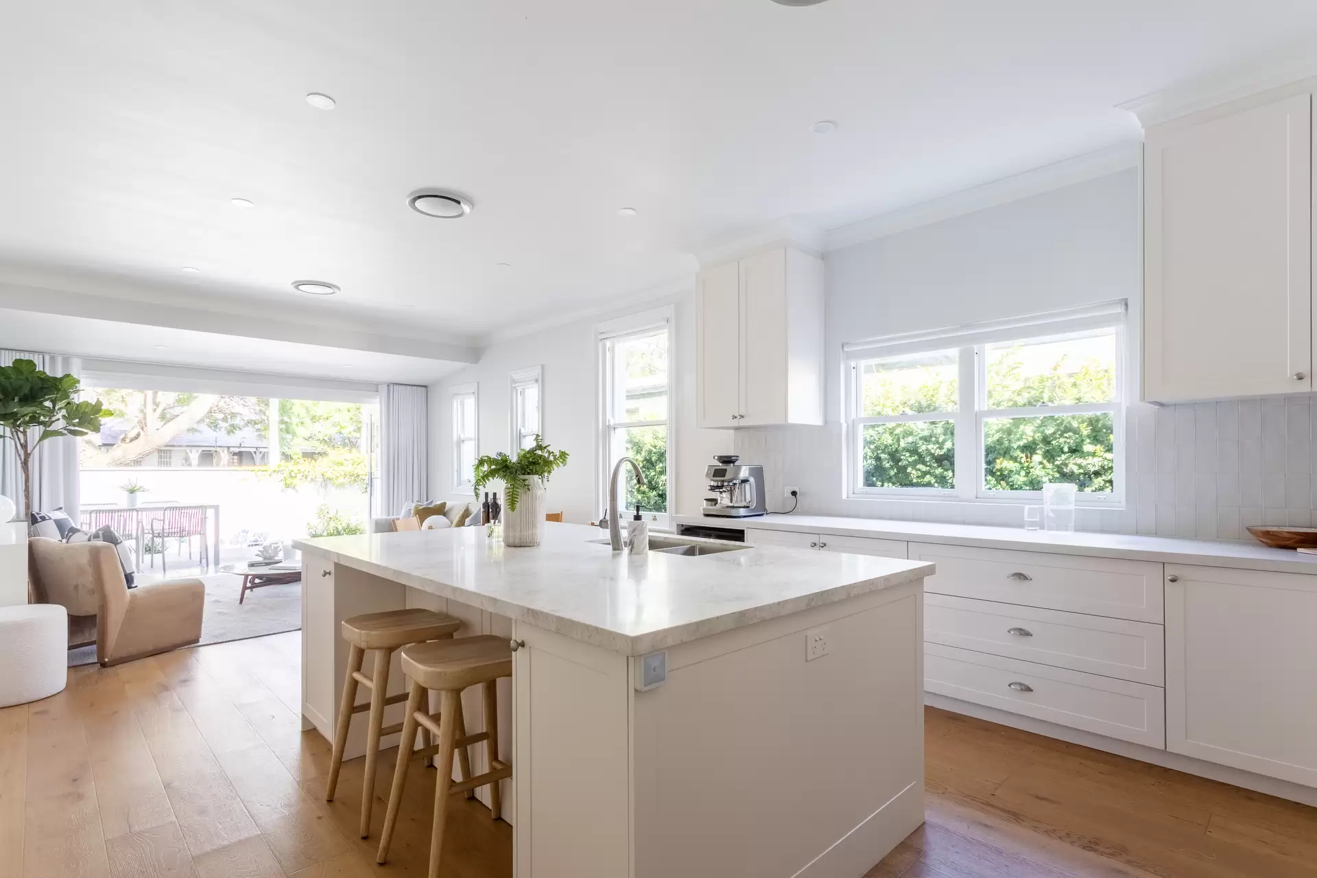 15 View Street, Woollahra Auction by Sydney Sotheby's International Realty - image 1