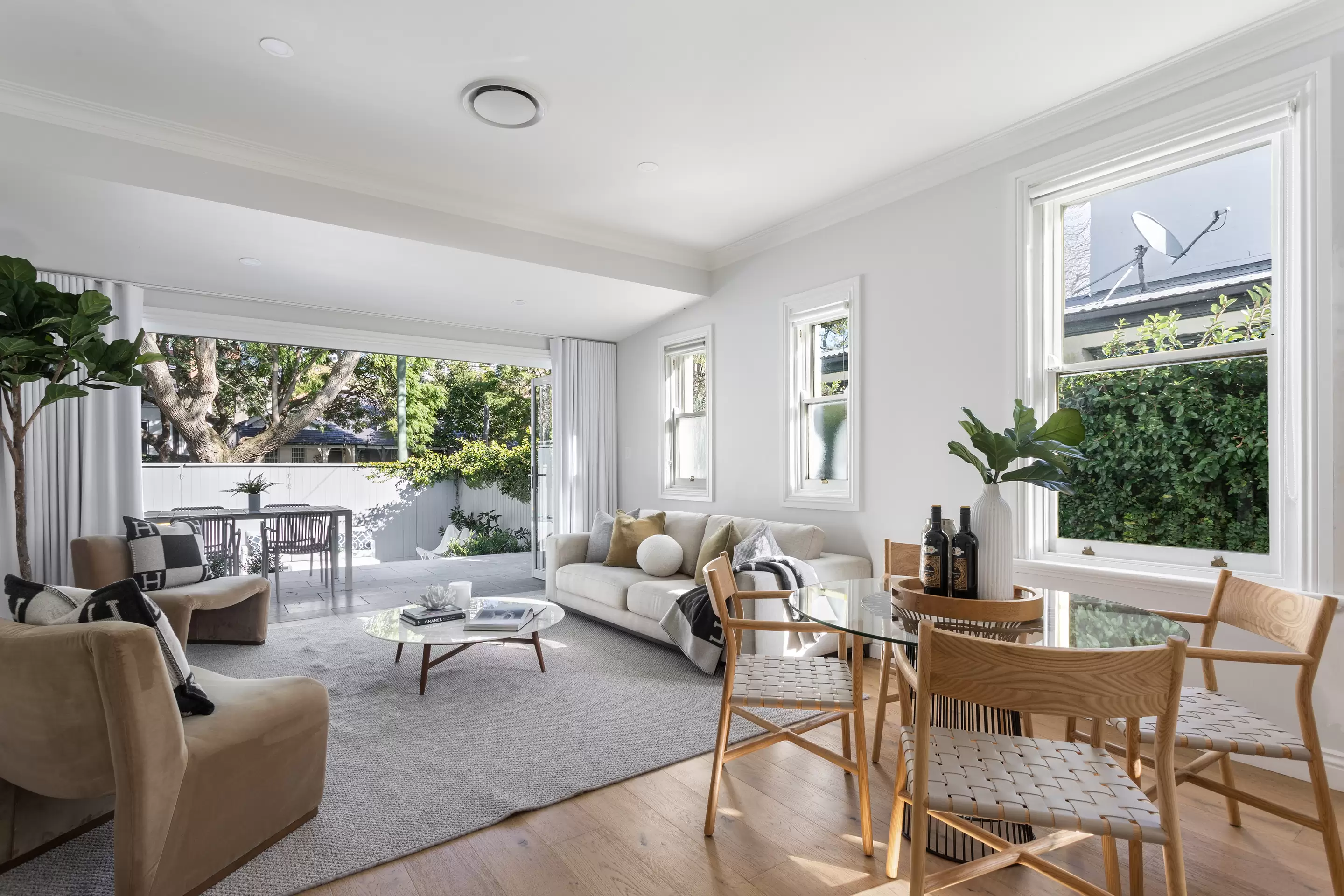 15 View Street, Woollahra Auction by Sydney Sotheby's International Realty - image 2