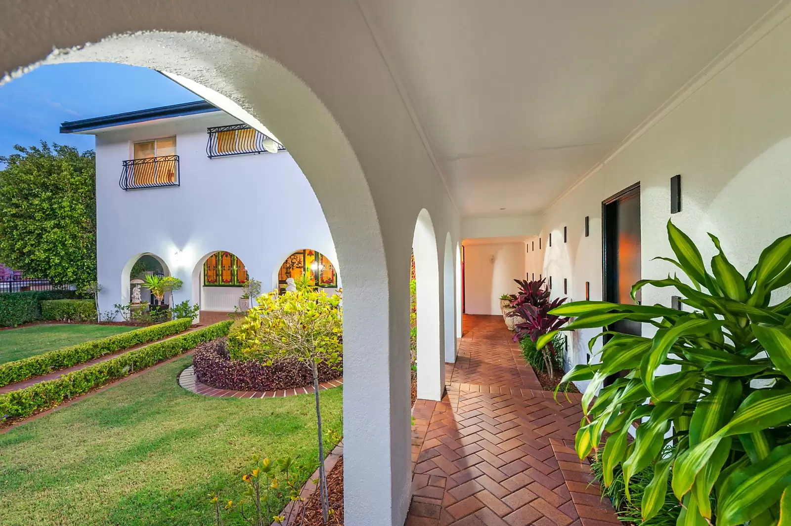 Photo #13: 2 Coolangatta Avenue, Burraneer - Sold by Sydney Sotheby's International Realty