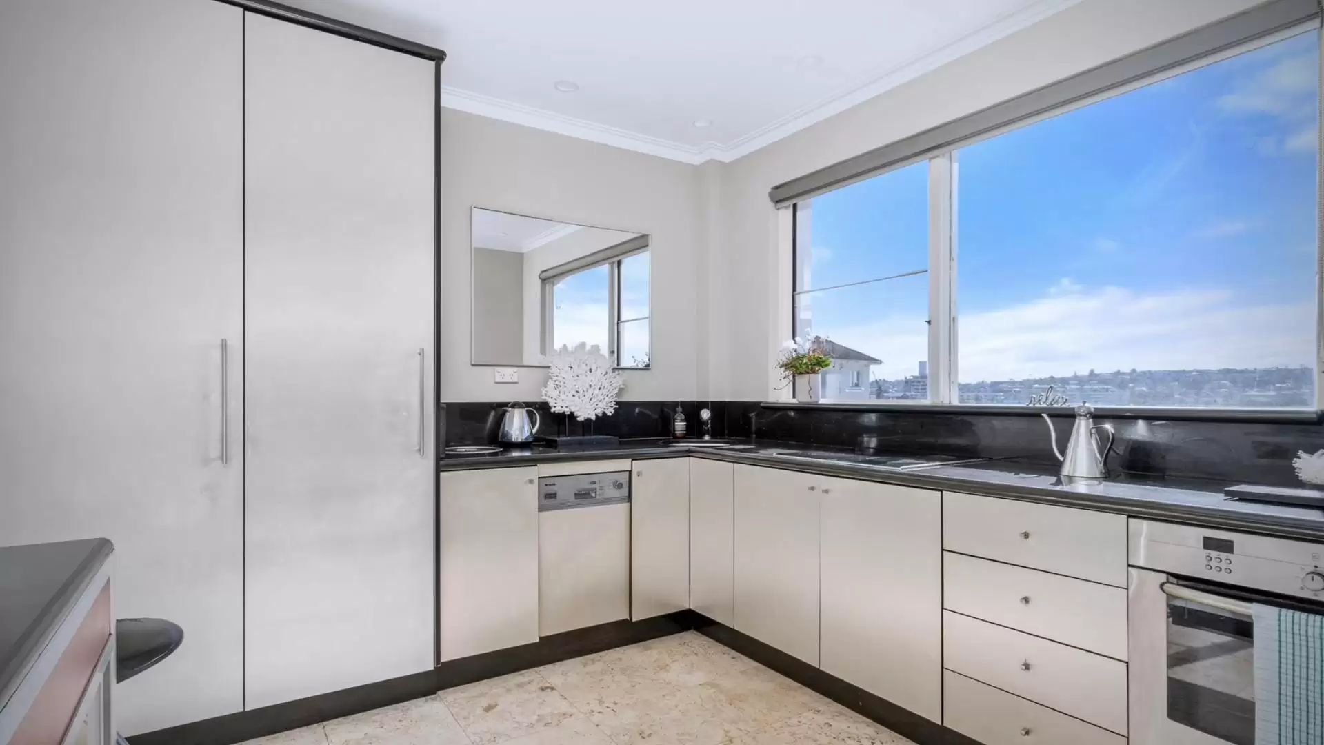 9/16 Notts Avenue, Bondi Beach Sold by Sydney Sotheby's International Realty - image 6