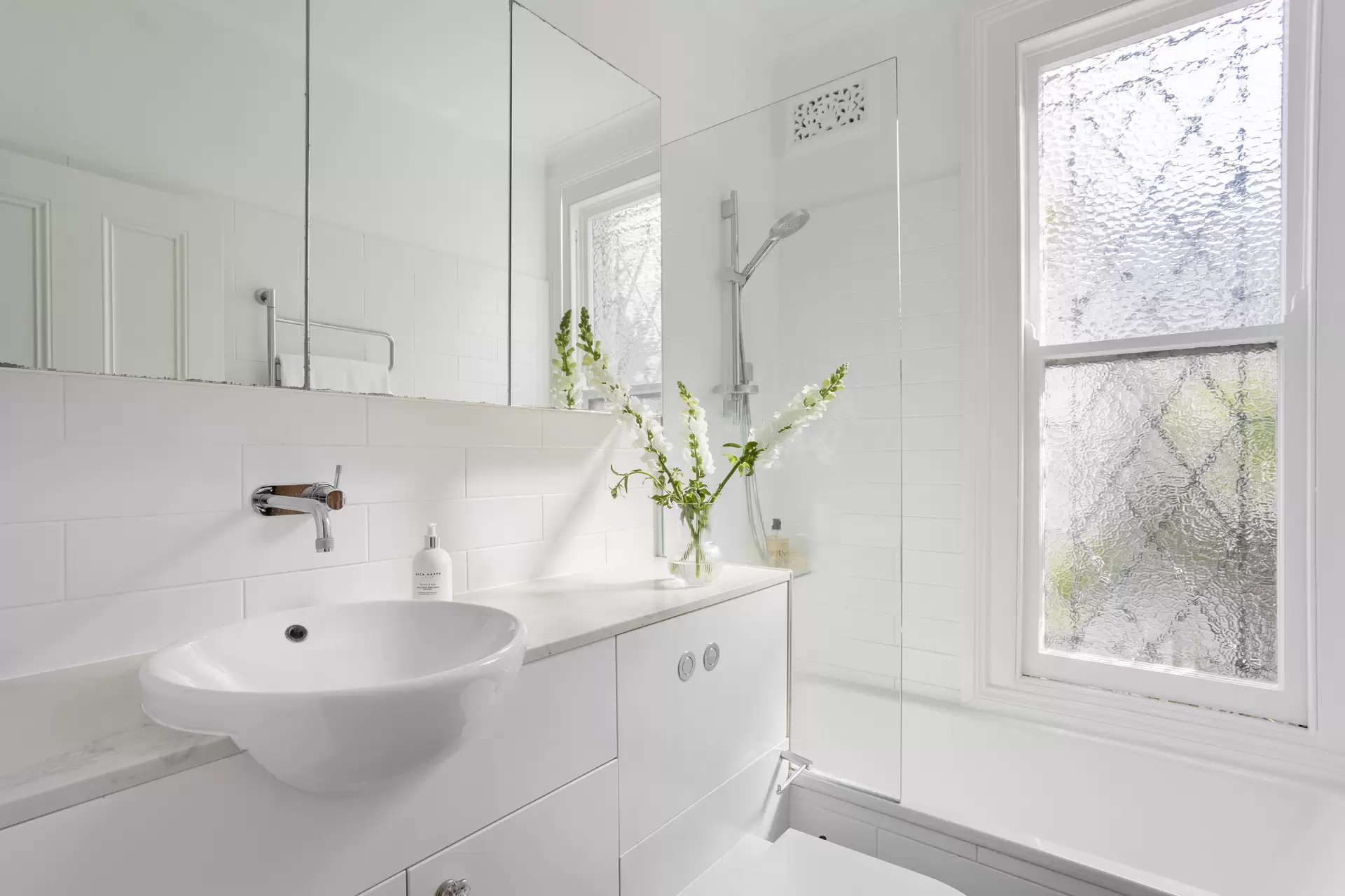 110 Edgecliff Road, Woollahra Sold by Sydney Sotheby's International Realty - image 1