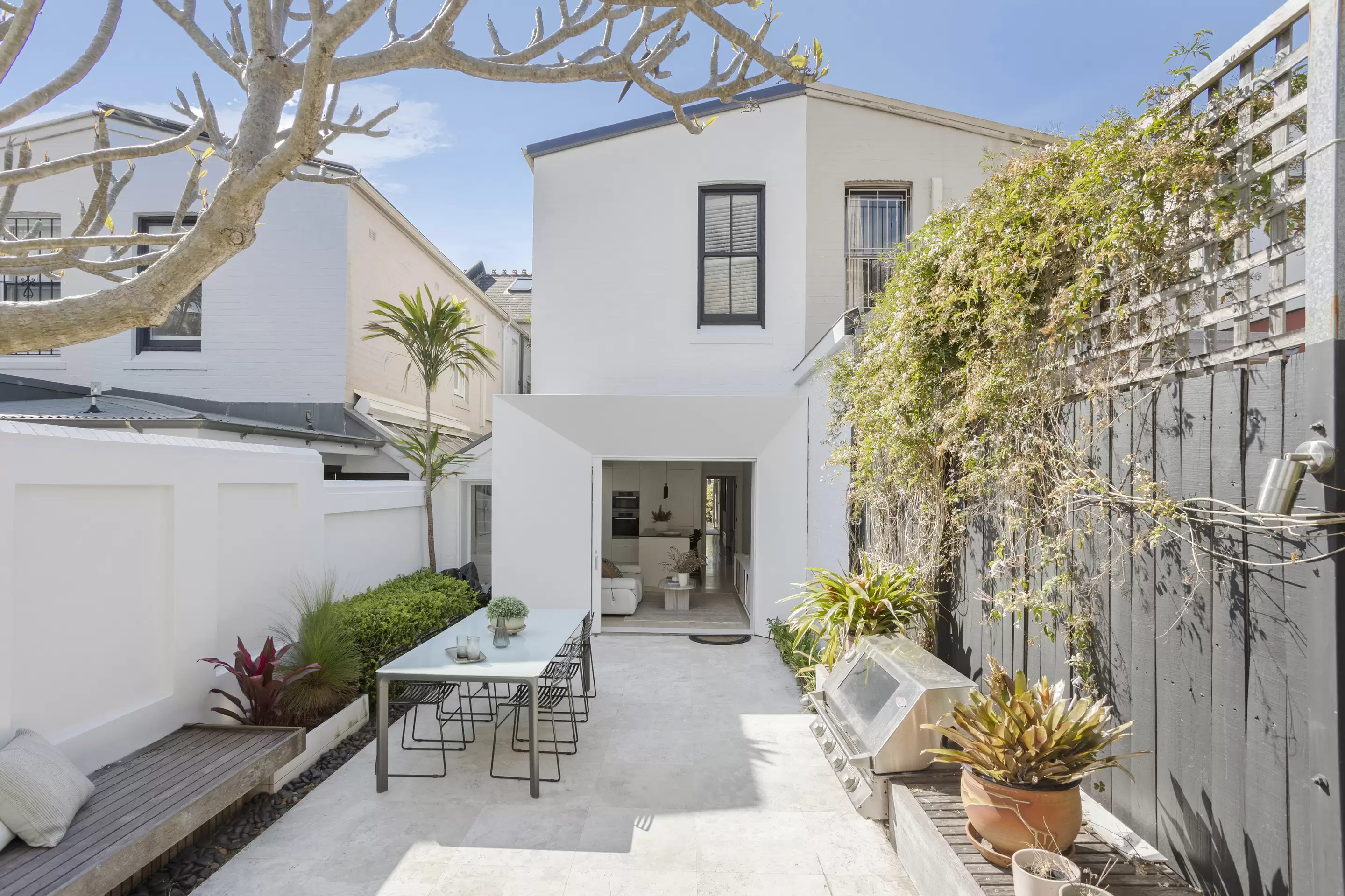 110 Edgecliff Road, Woollahra Sold by Sydney Sotheby's International Realty - image 1