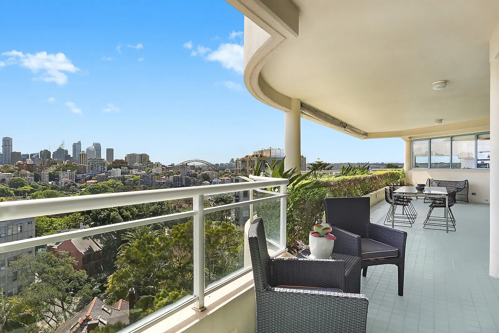 7/6 - 10 Darling Point Road, Darling Point Sold by Sydney Sotheby's International Realty - image 3