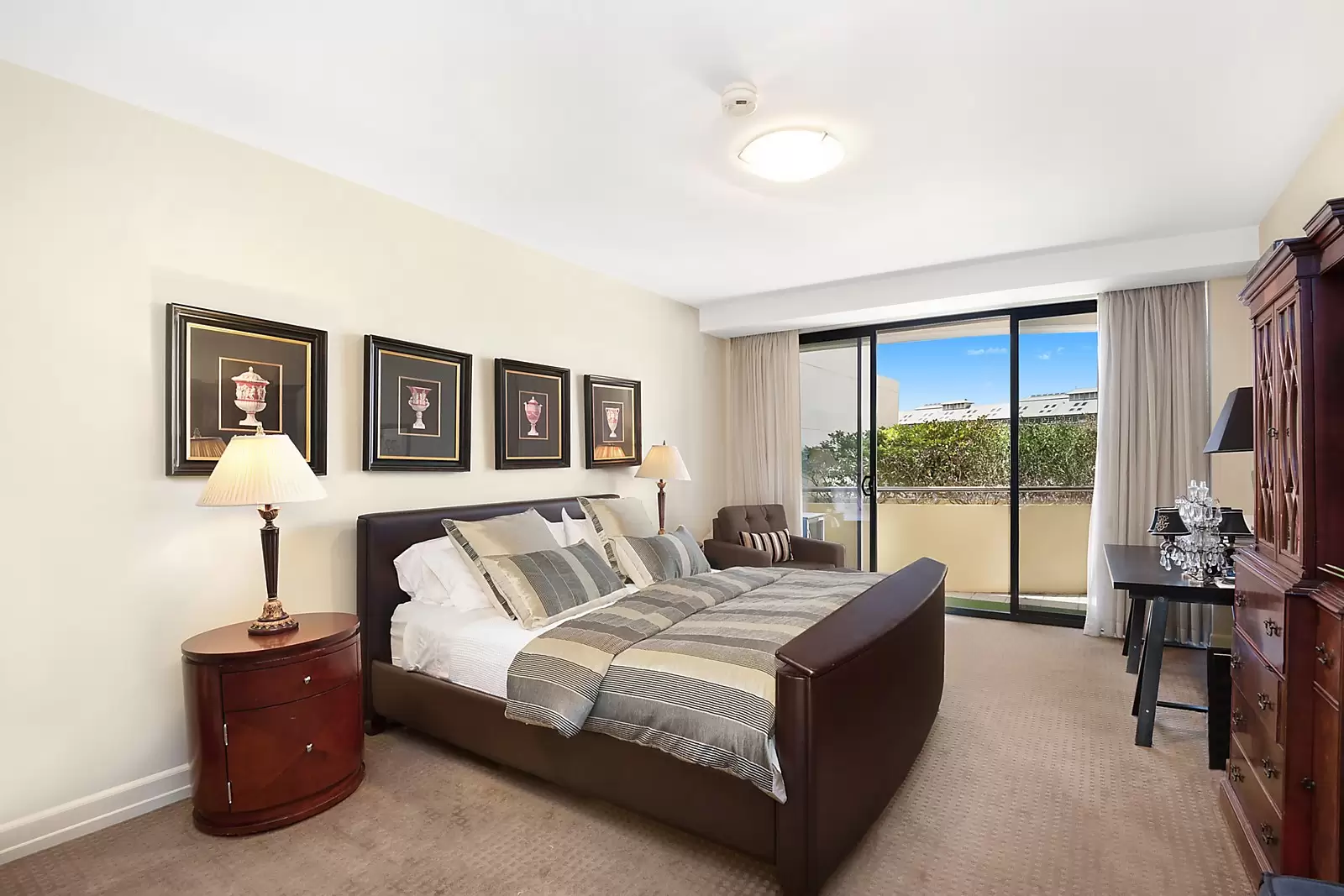 Photo #6: Residence 31 Marina Berth 20, 10 Lincoln Crescent, Woolloomooloo - Sold by Sydney Sotheby's International Realty