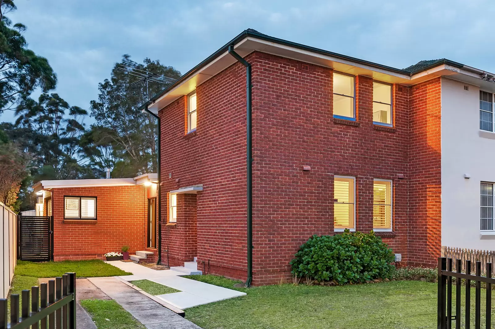 Photo #7: 6 Kenny Avenue, Chifley - Sold by Sydney Sotheby's International Realty