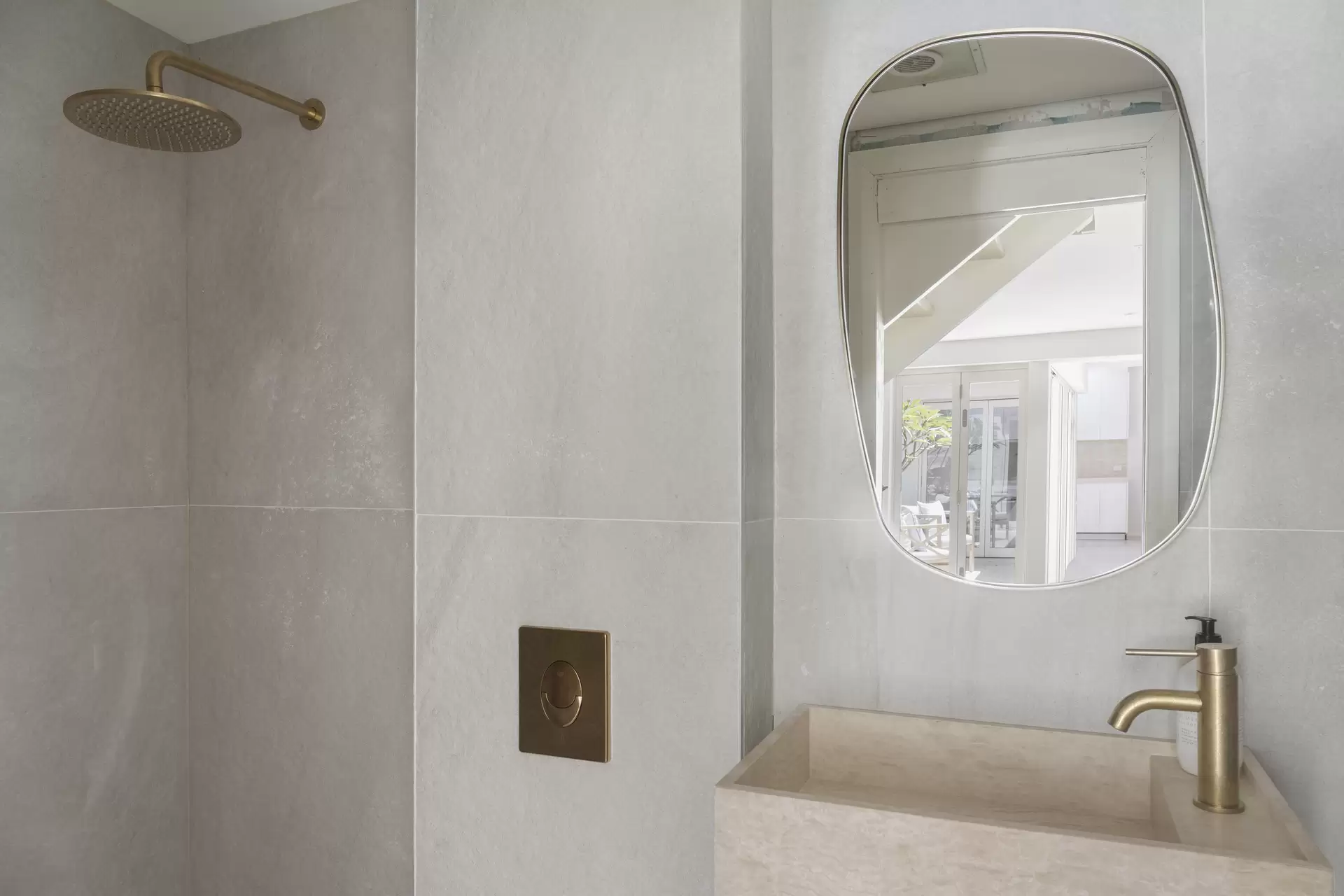 17 Hargrave Lane, Paddington Auction by Sydney Sotheby's International Realty - image 1