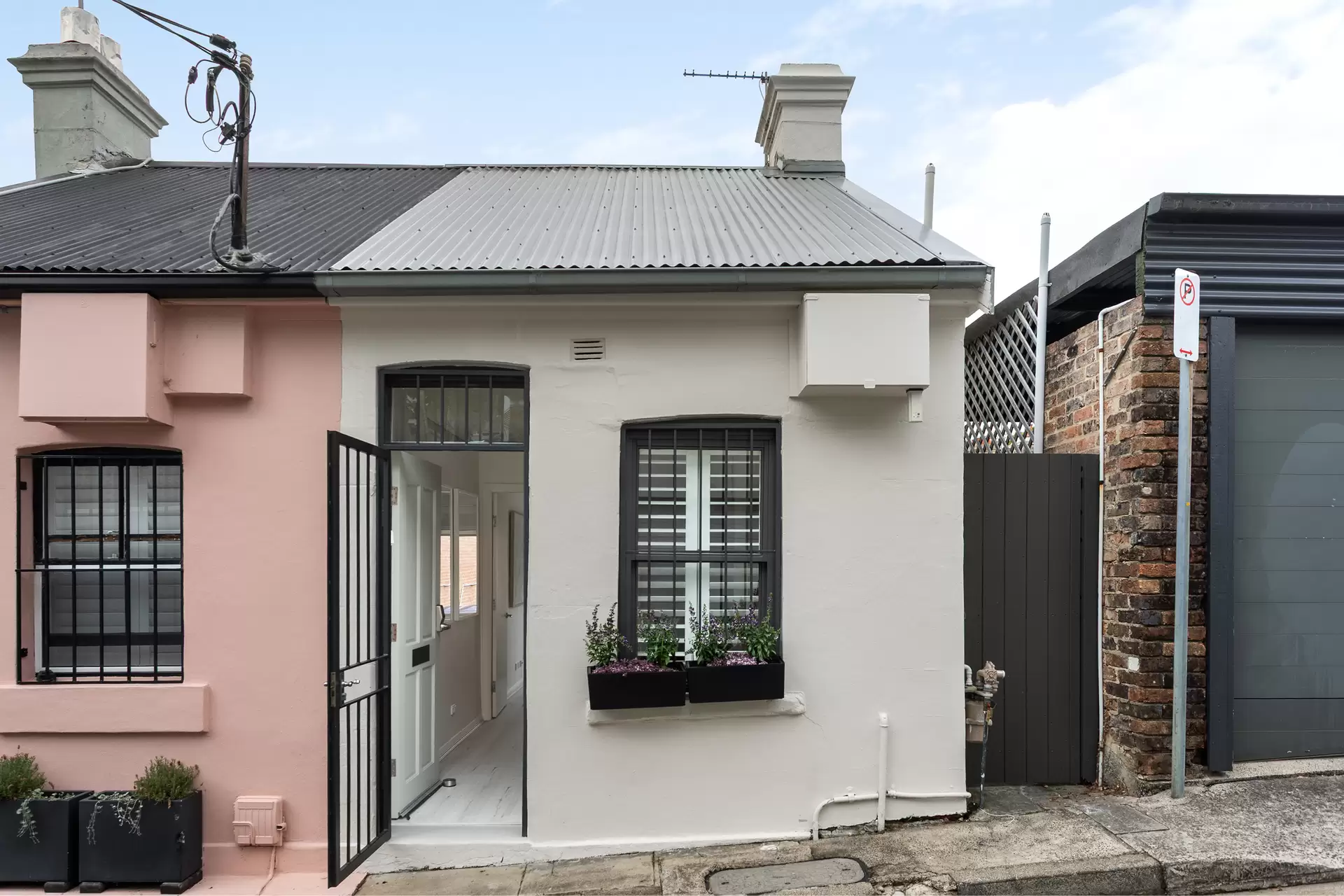 17 Hargrave Lane, Paddington Auction by Sydney Sotheby's International Realty - image 1