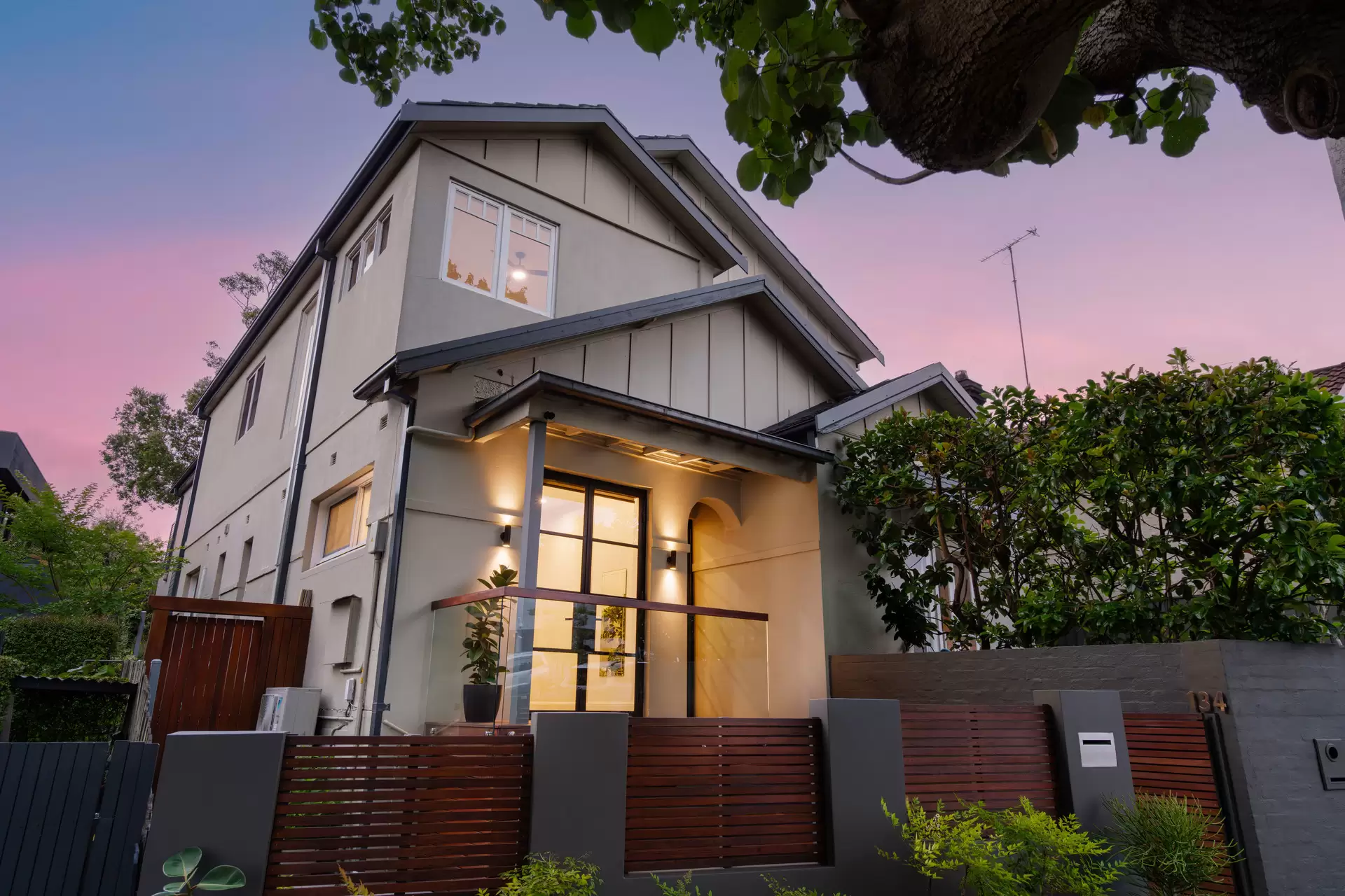 134 Wellington Street, Bondi Beach Sold by Sydney Sotheby's International Realty - image 1