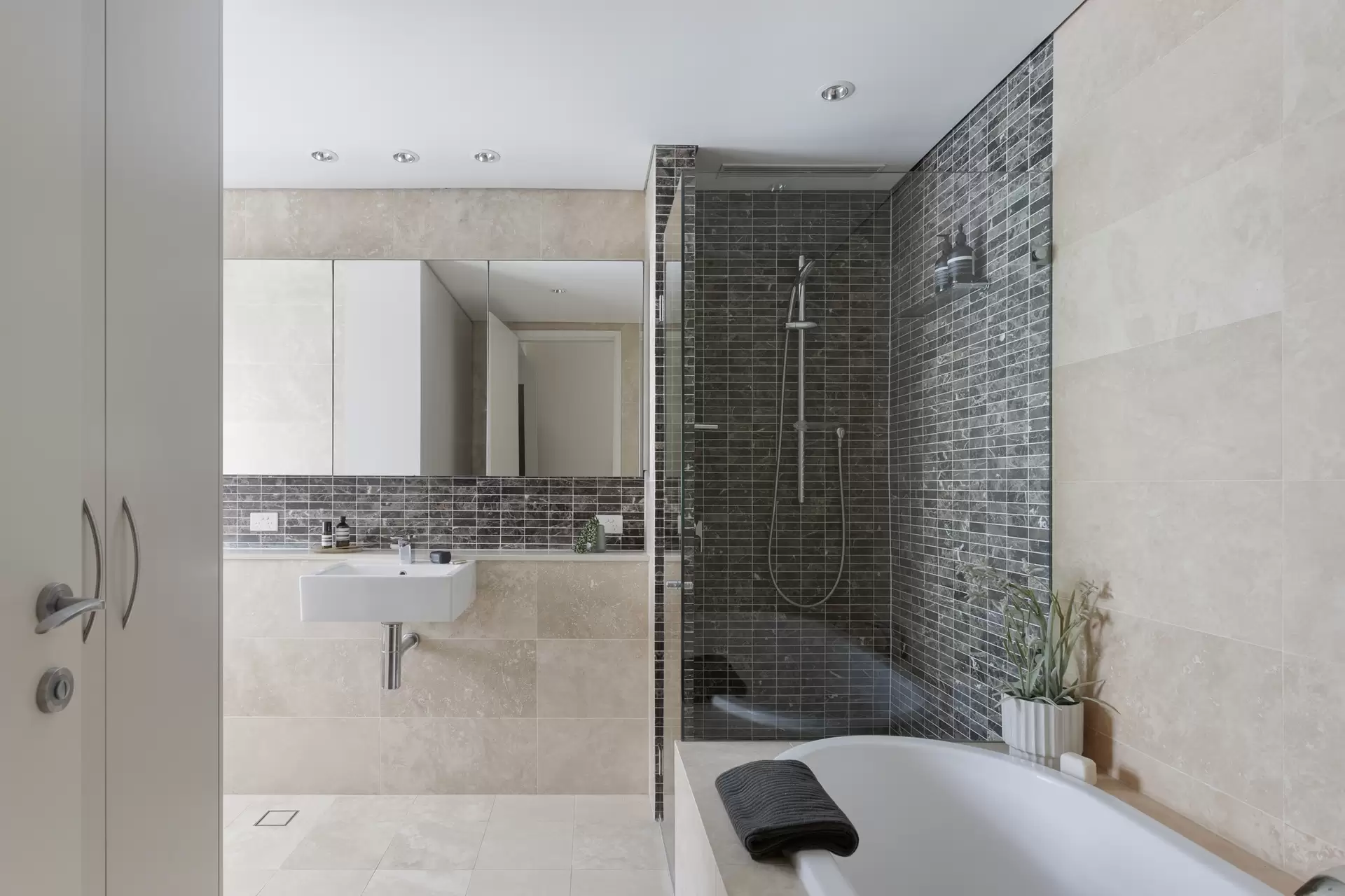 142 Hargrave Street, Paddington Sold by Sydney Sotheby's International Realty - image 1