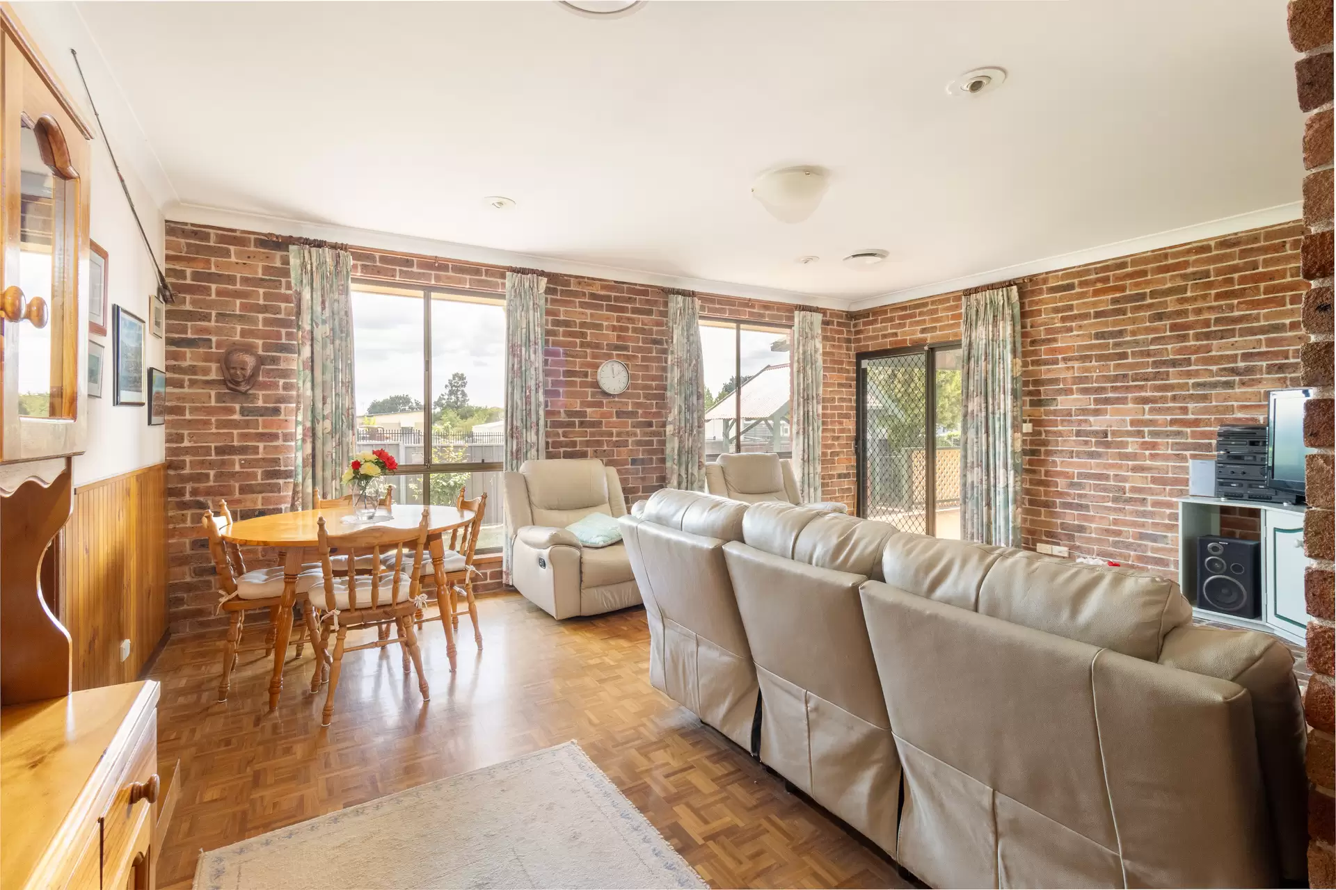 11 Namatjira Crescent, Orange Auction by Sydney Sotheby's International Realty - image 3