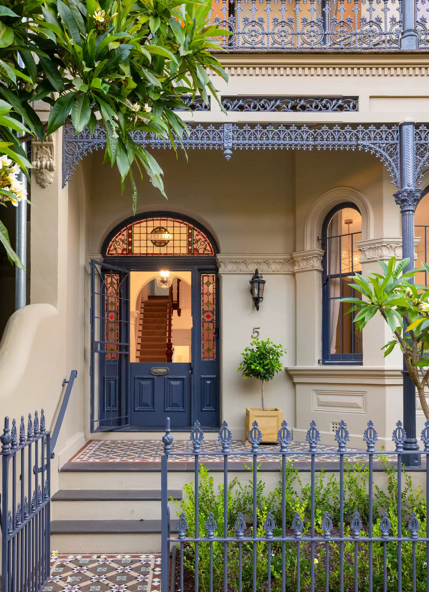 5 McDonald Street, Potts Point Auction by Sydney Sotheby's International Realty - image 1