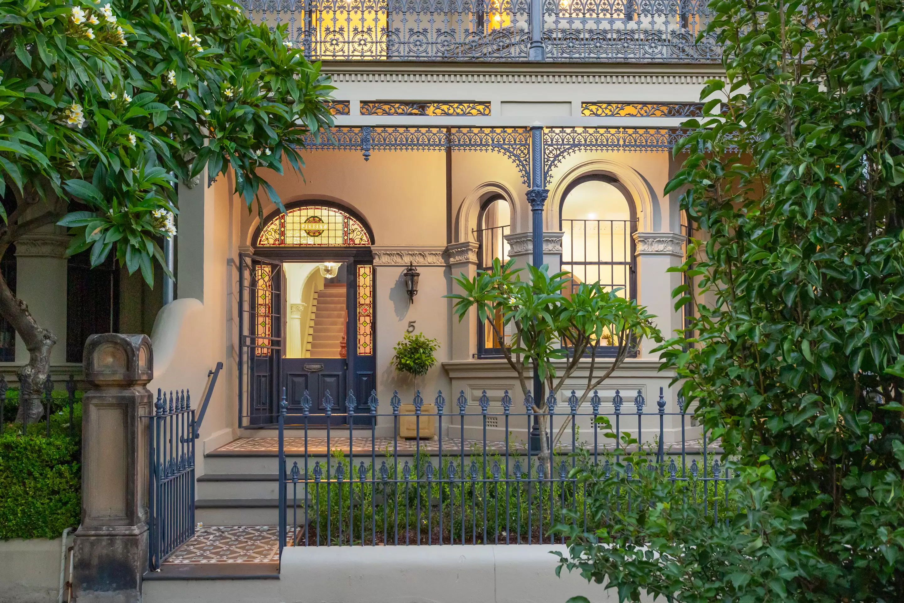 5 McDonald Street, Potts Point Auction by Sydney Sotheby's International Realty - image 1