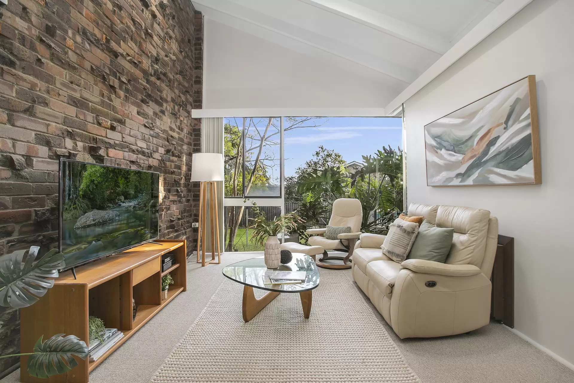 2 Henley Close, Belrose Sold by Sydney Sotheby's International Realty - image 3