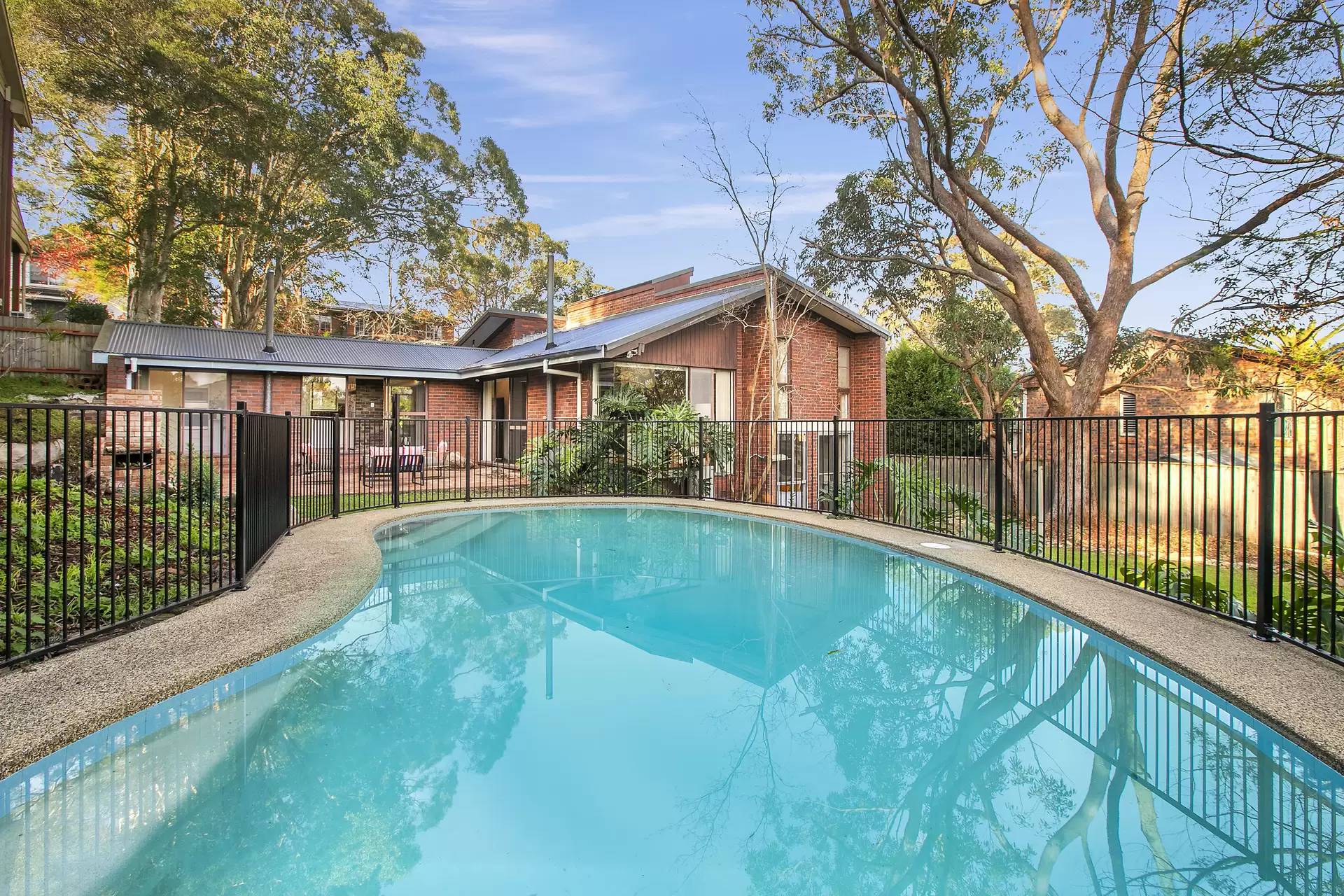 2 Henley Close, Belrose Sold by Sydney Sotheby's International Realty - image 1