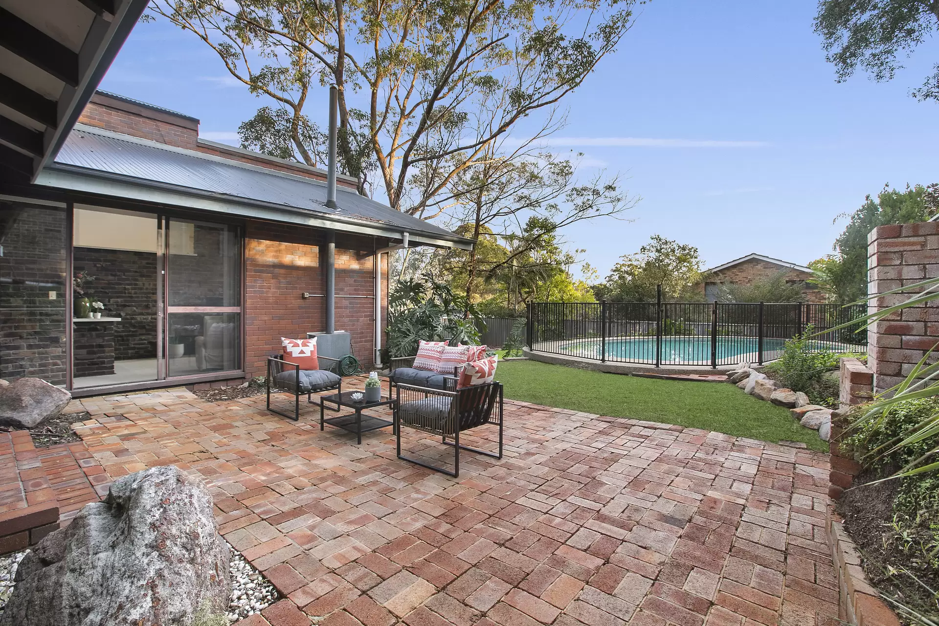 2 Henley Close, Belrose Sold by Sydney Sotheby's International Realty - image 11