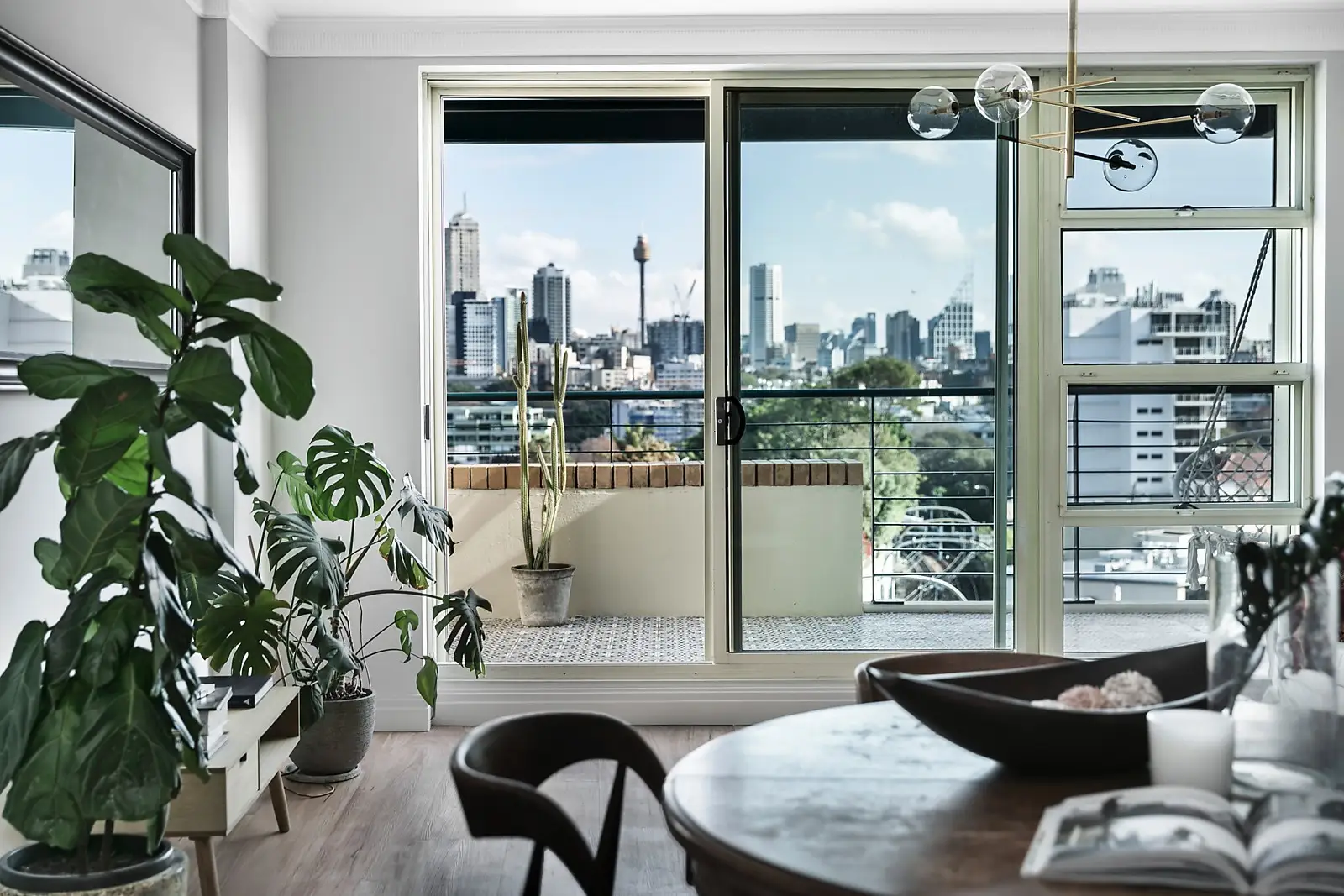 1015/161 New South Head Road, Edgecliff Sold by Sydney Sotheby's International Realty - image 1