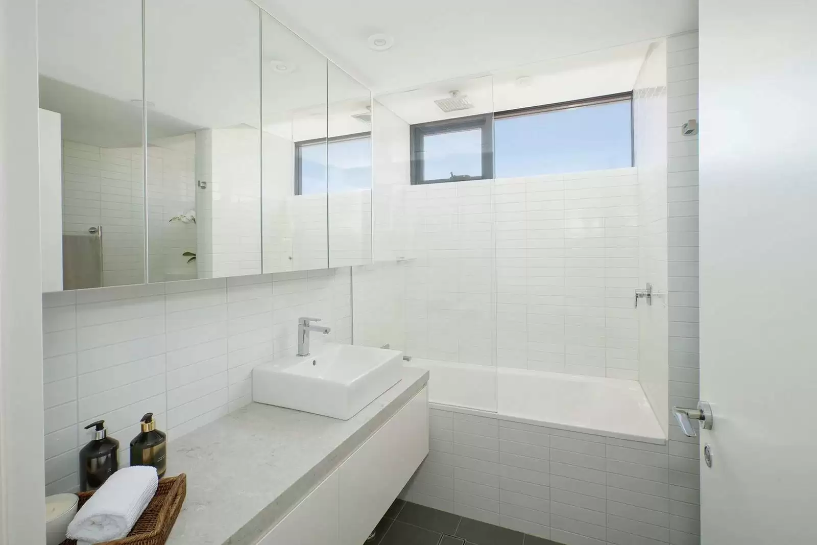 19G/3 Darling Point Road, Darling Point For Lease by Sydney Sotheby's International Realty - image 10