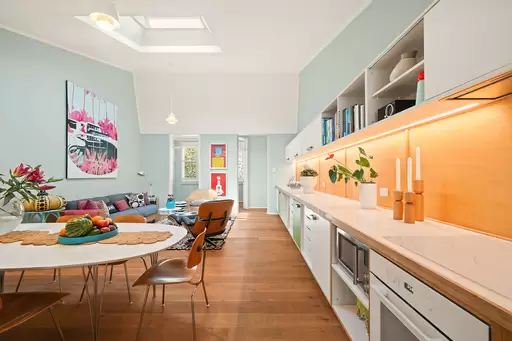 18/162-166 Oxford Street, Woollahra Sold by Sydney Sotheby's International Realty
