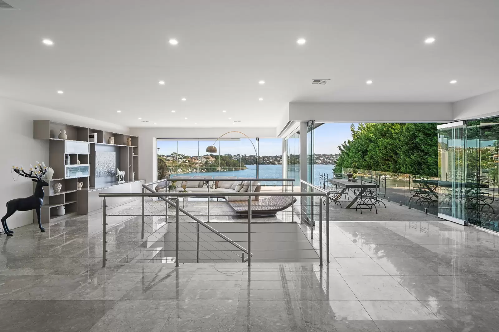 30 Pleasant Way, Blakehurst For Sale by Sydney Sotheby's International Realty - image 2
