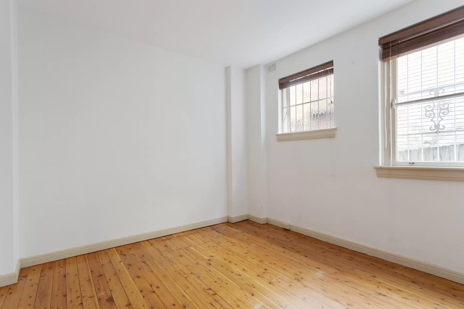 2/36 Manning Road, Double Bay Auction by Sydney Sotheby's International Realty - image 1