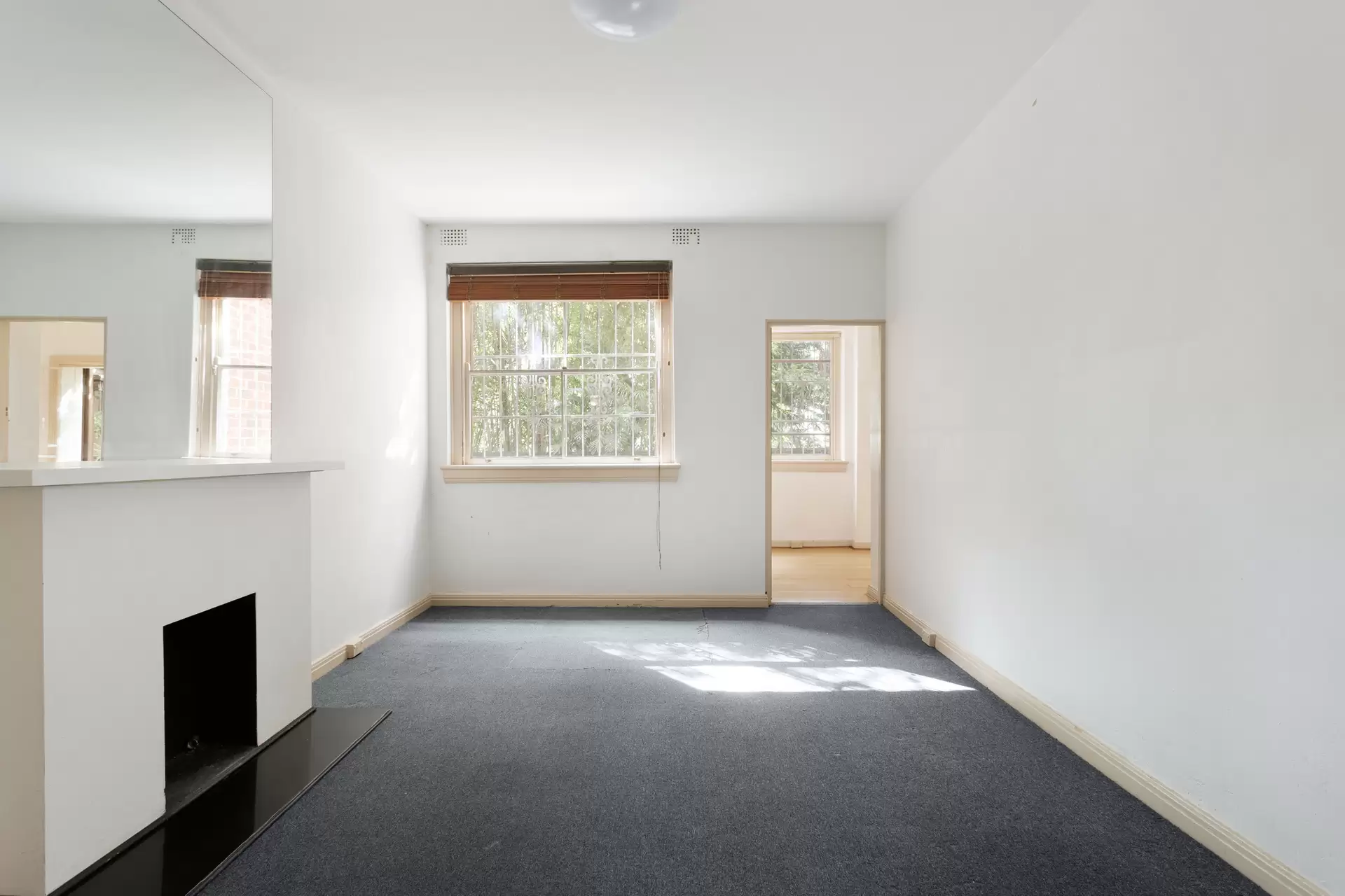 2/36 Manning Road, Double Bay Auction by Sydney Sotheby's International Realty - image 1