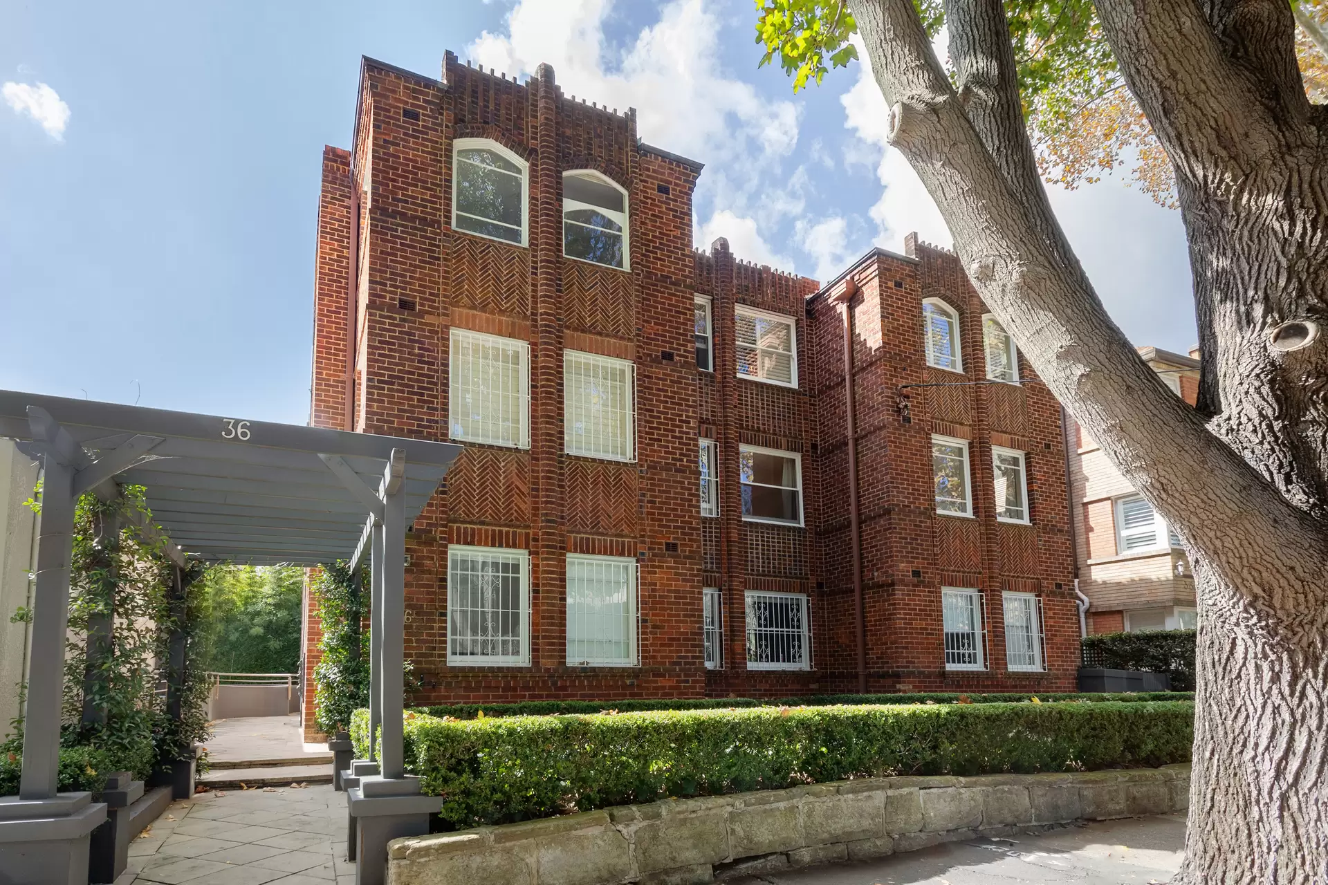 2/36 Manning Road, Double Bay Auction by Sydney Sotheby's International Realty - image 1