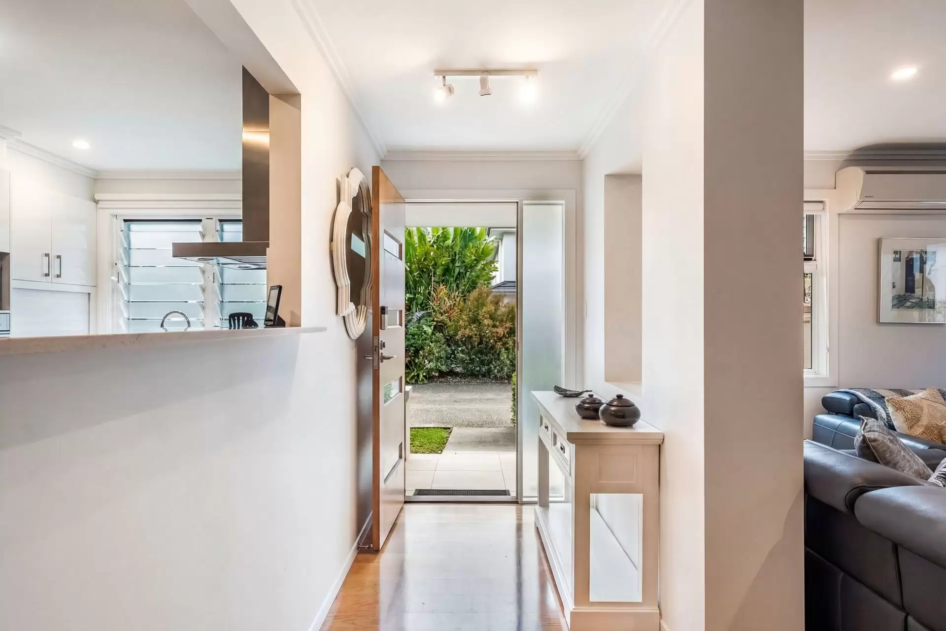 25/6-8 Browning Street, Byron Bay Sold by Sydney Sotheby's International Realty - image 2
