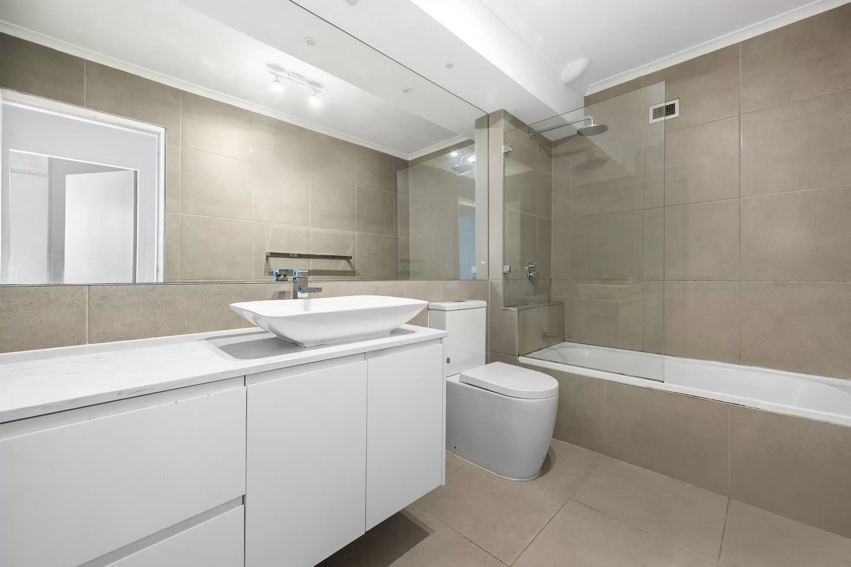 2A/16 Bligh Place, Randwick Auction by Sydney Sotheby's International Realty - image 4