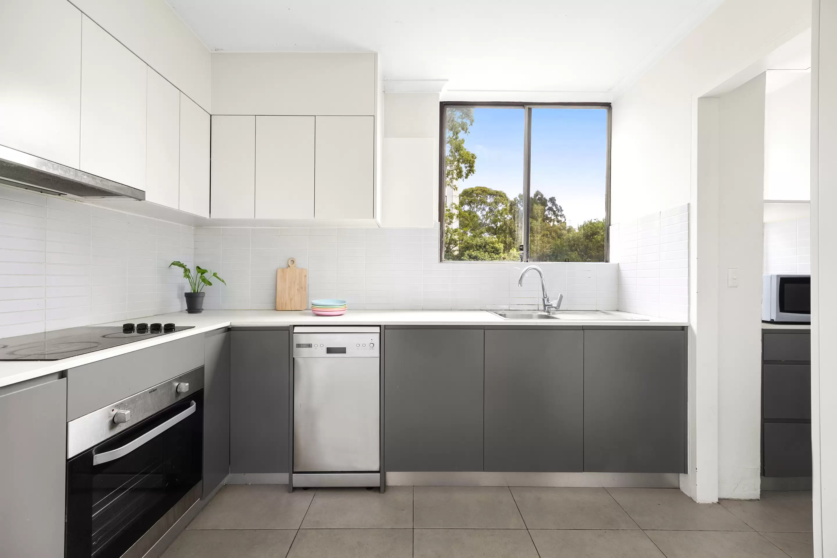 2A/16 Bligh Place, Randwick Auction by Sydney Sotheby's International Realty - image 1