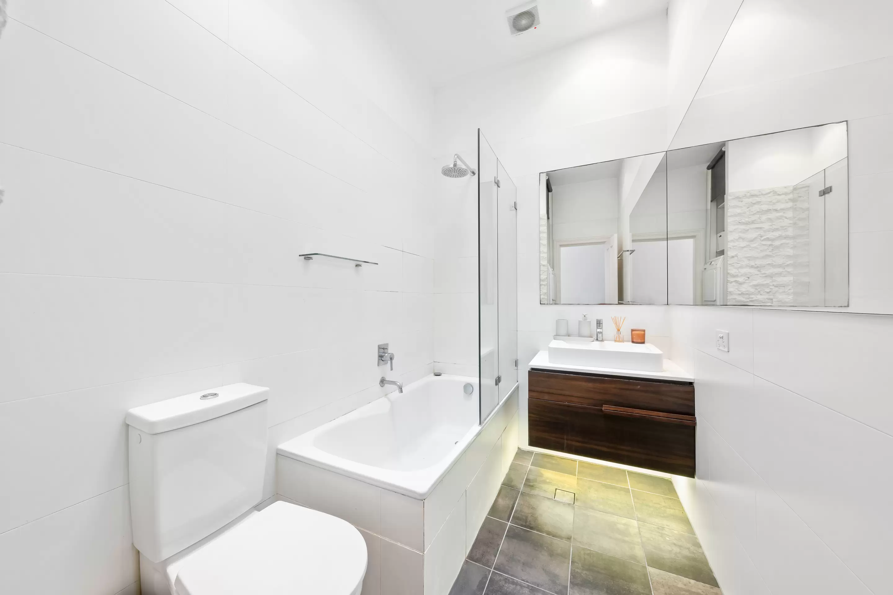 3 /52-54 Blenheim Street, Queens Park Leased by Sydney Sotheby's International Realty - image 4