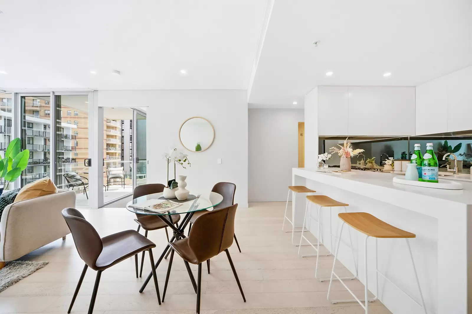 601/350 Oxford Street, Bondi Junction For Sale by Sydney Sotheby's International Realty - image 3