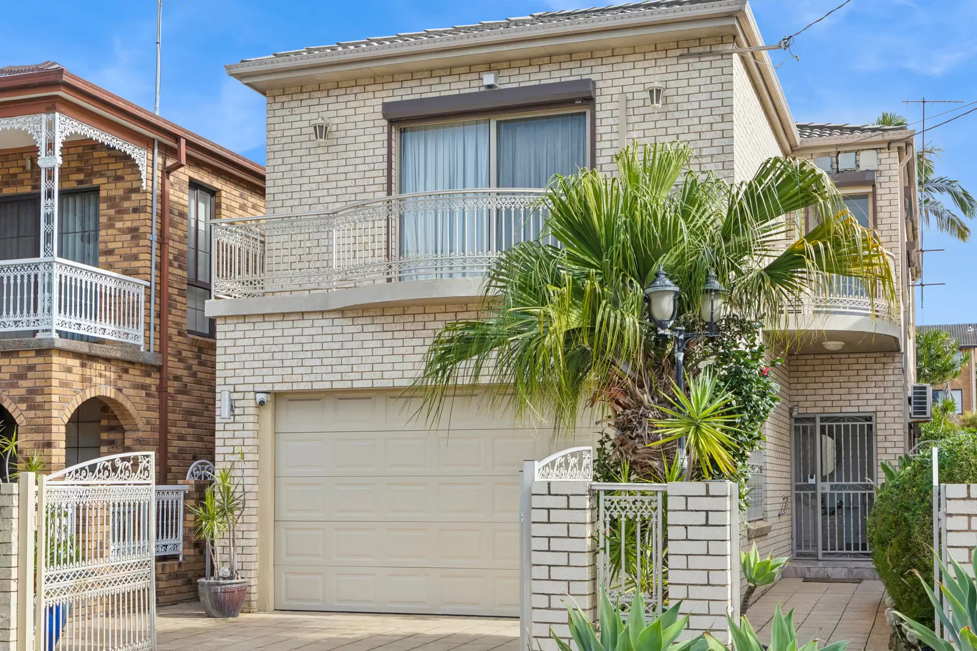 44 Middlemiss Street, Mascot For Sale by Sydney Sotheby's International Realty - image 1