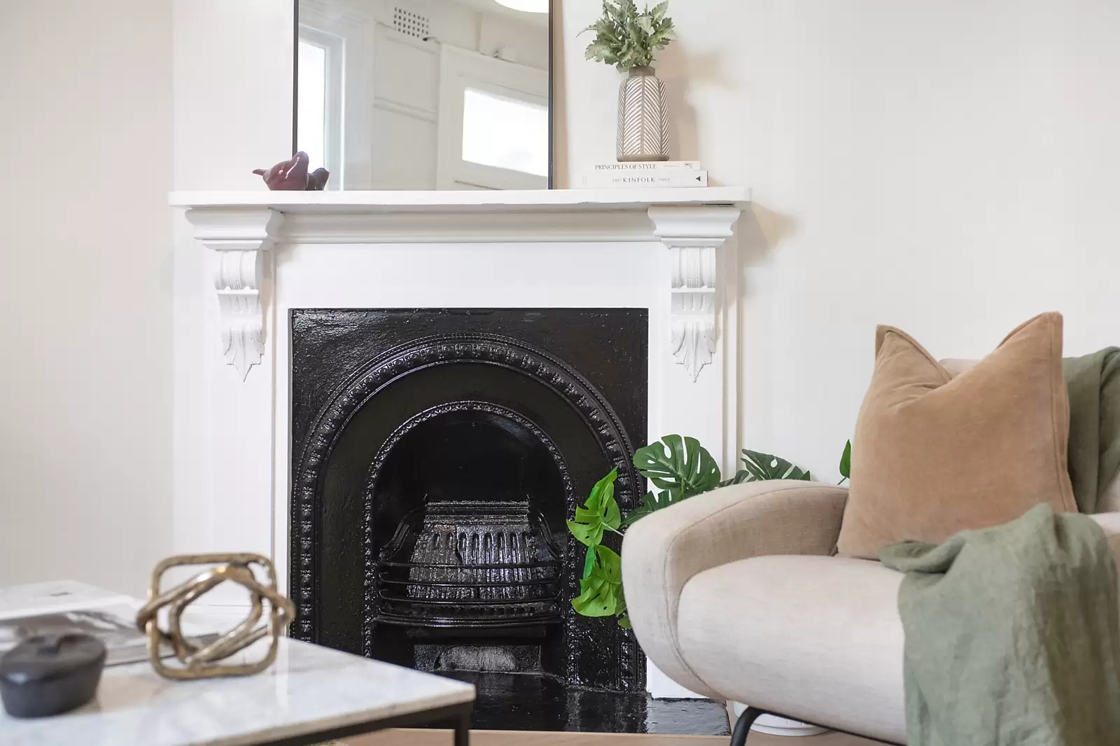 5 Lyndhurst Street, Glebe For Sale by Sydney Sotheby's International Realty - image 2
