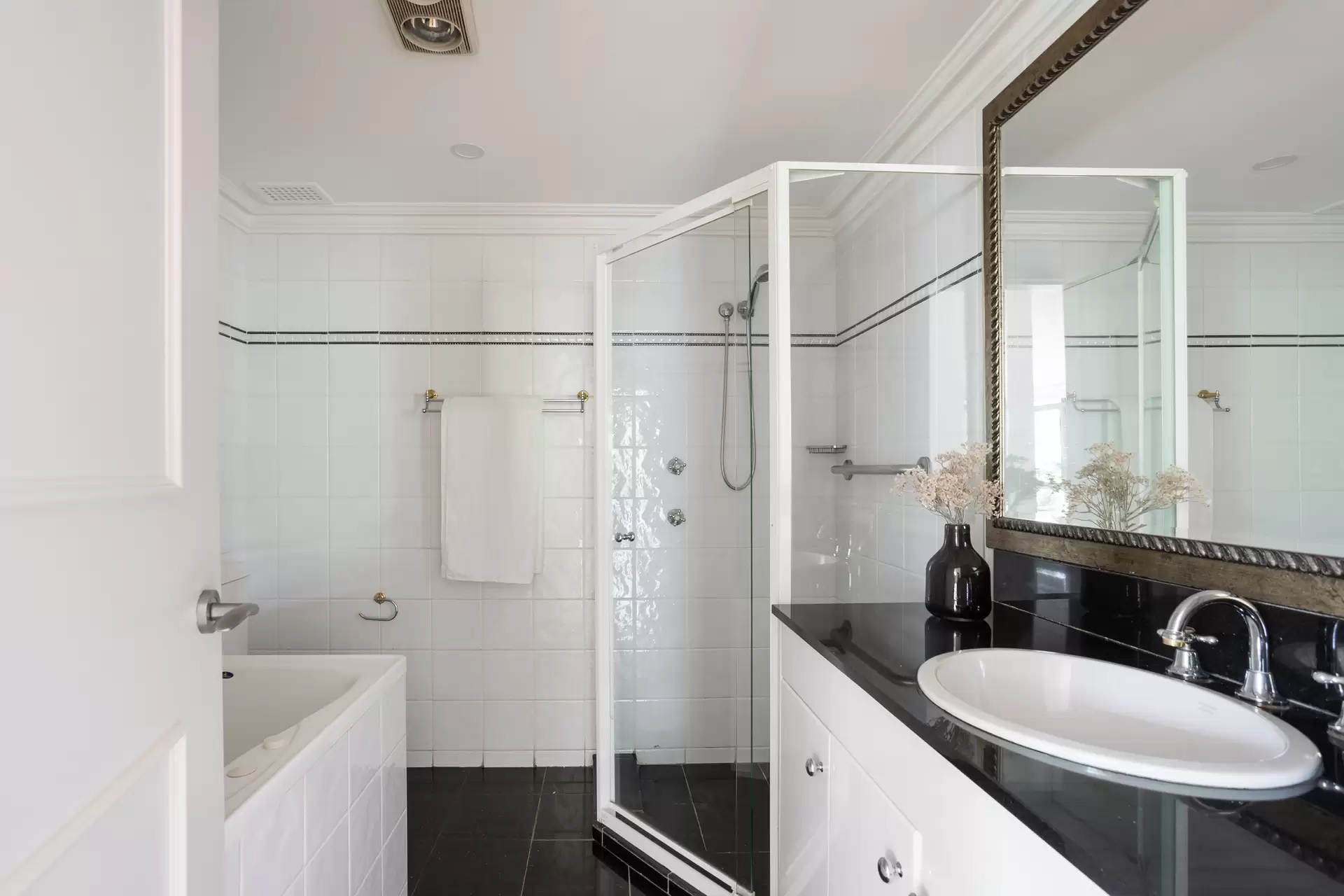 11/16 Greenoaks Avenue, Darling Point Auction by Sydney Sotheby's International Realty - image 1