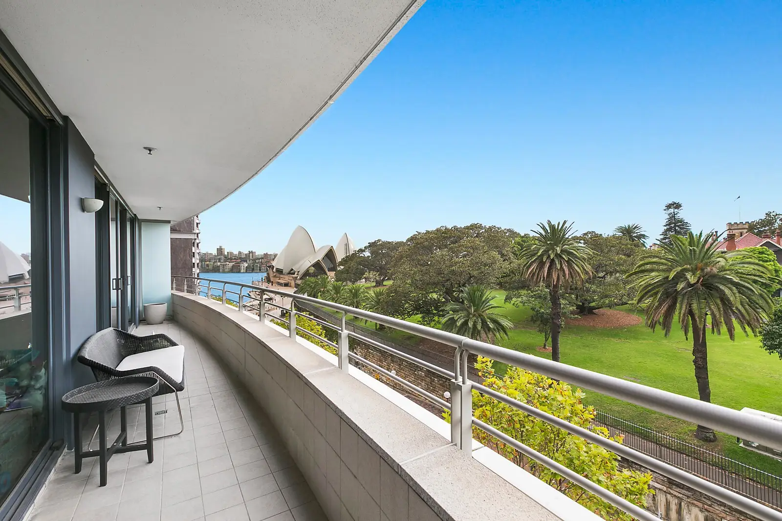 62/5 Macquarie Street, Sydney Leased by Sydney Sotheby's International Realty - image 3