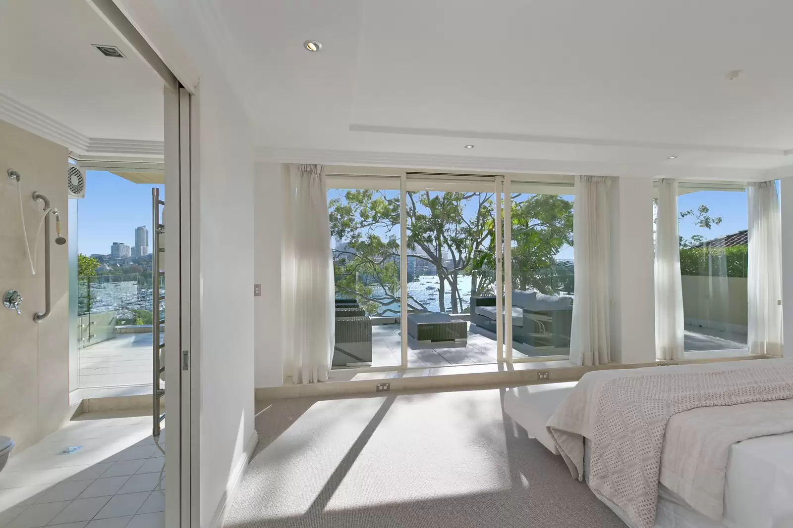 2/20 Yarranabbe Road, Darling Point Sold by Sydney Sotheby's International Realty - image 1