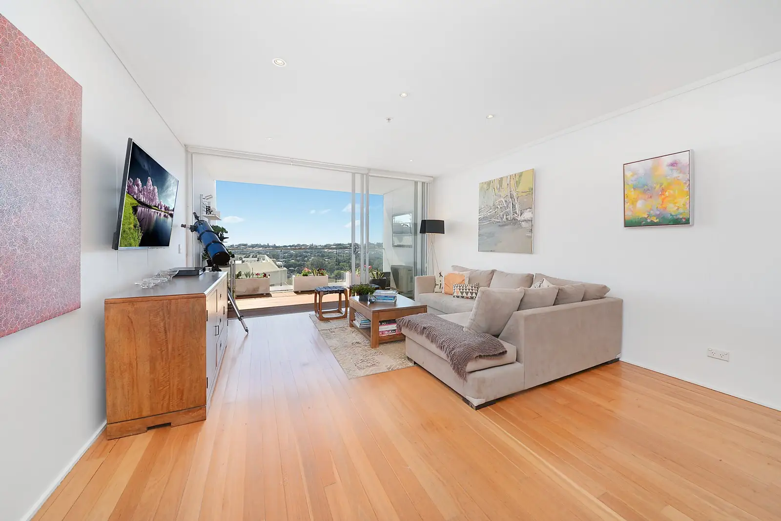 W805/310-330 Oxford Street, Bondi Junction Leased by Sydney Sotheby's International Realty - image 2