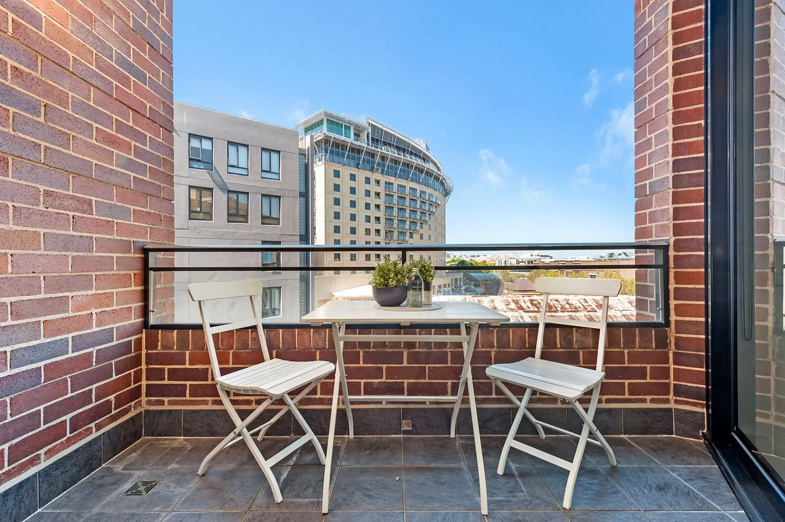 C701/24-26 Point Street, Pyrmont Sold by Sydney Sotheby's International Realty - image 3