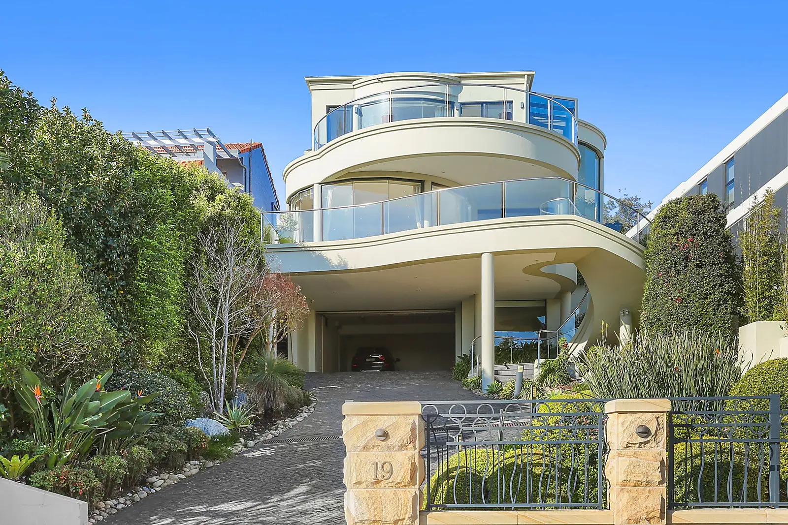 19 Village High Road, Vaucluse Sold by Sydney Sotheby's International Realty - image 1