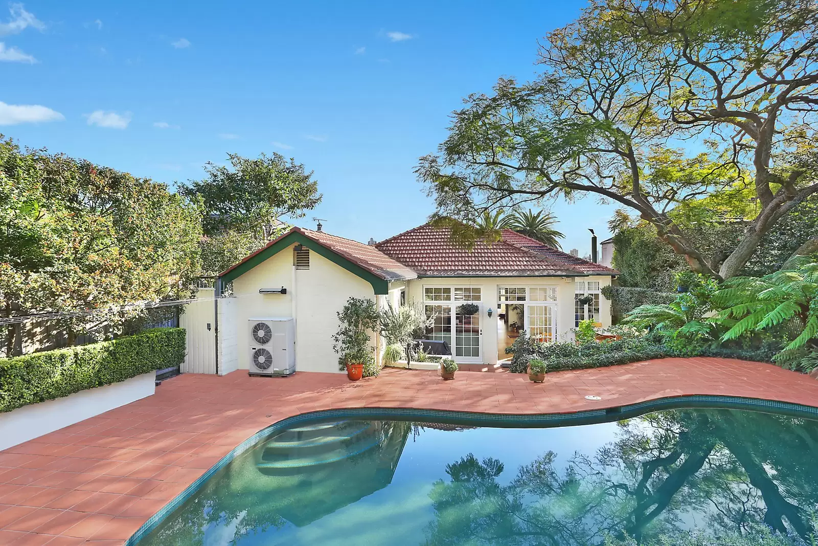6 Holland Road, Bellevue Hill Sold by Sydney Sotheby's International Realty - image 1