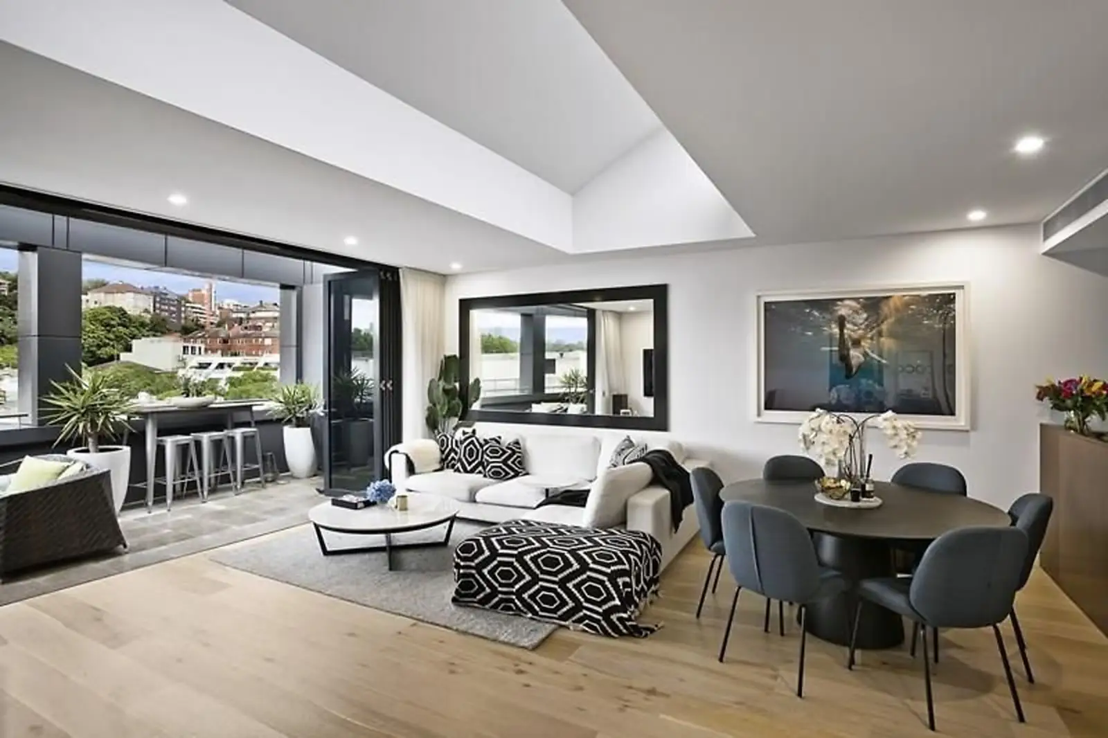 6H/2-22 Knox Street, Double Bay Leased by Sydney Sotheby's International Realty - image 1