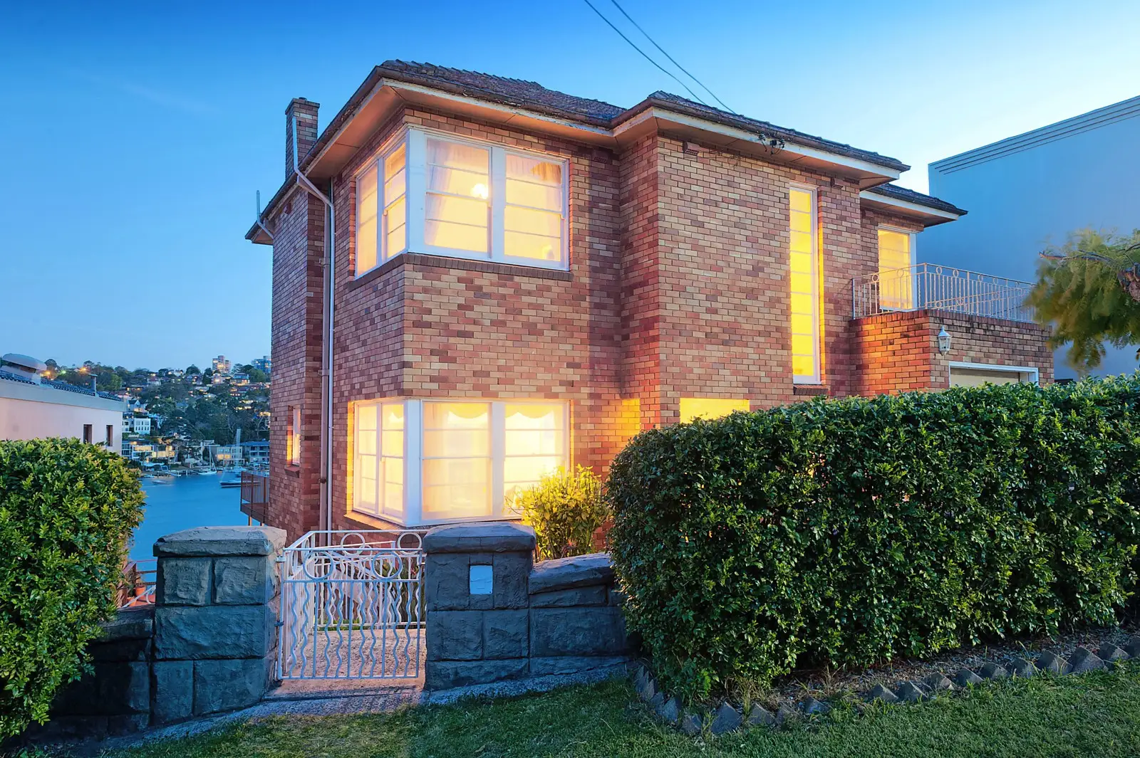 2 Coolawin Road, Northbridge Sold by Sydney Sotheby's International Realty - image 2