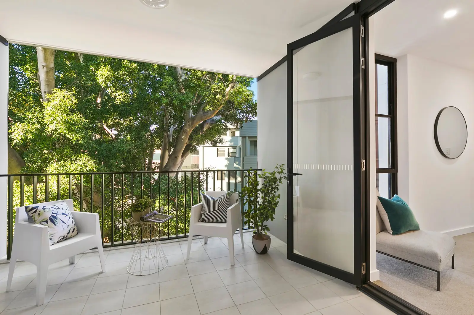 202/2 East Lane, North Sydney Leased by Sydney Sotheby's International Realty - image 2