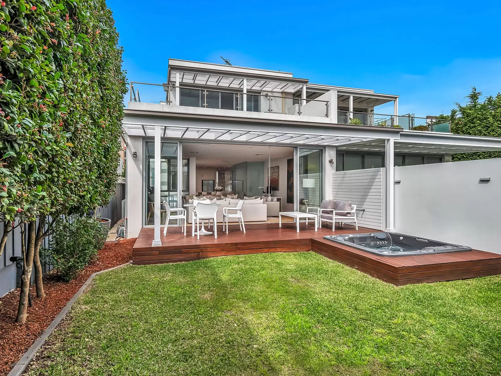 92a Military Road, Dover Heights Sold by Sydney Sotheby's International Realty - image 1
