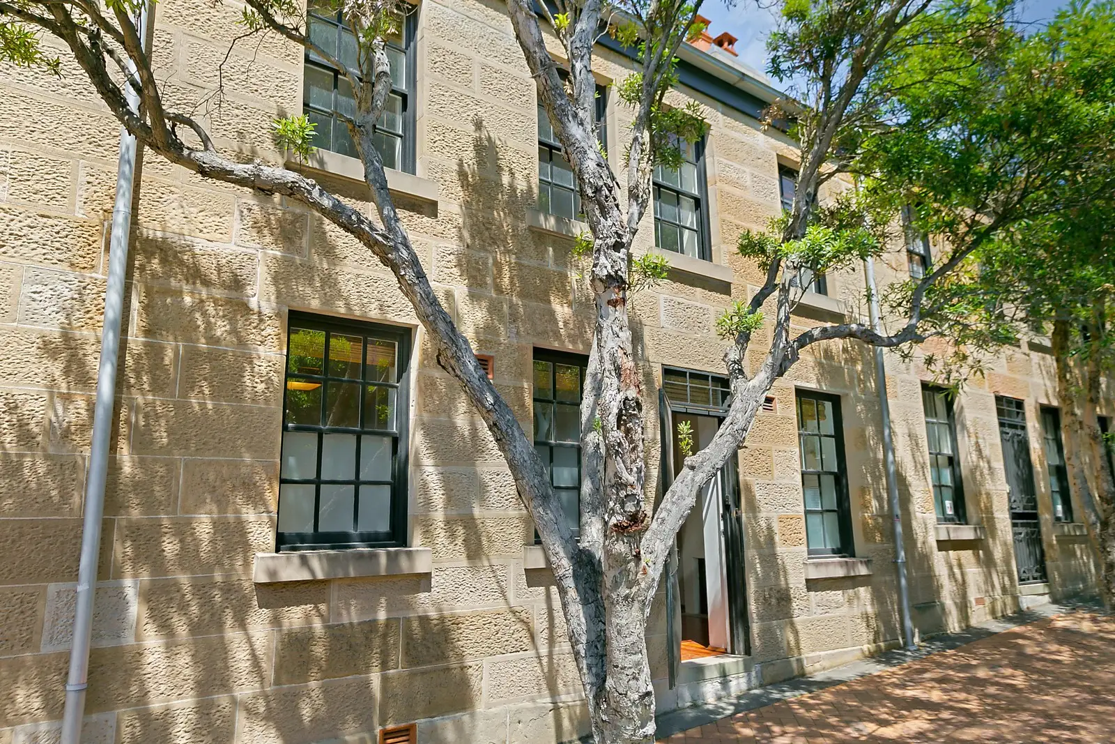 20 Denham Street, Surry Hills Sold by Sydney Sotheby's International Realty - image 1