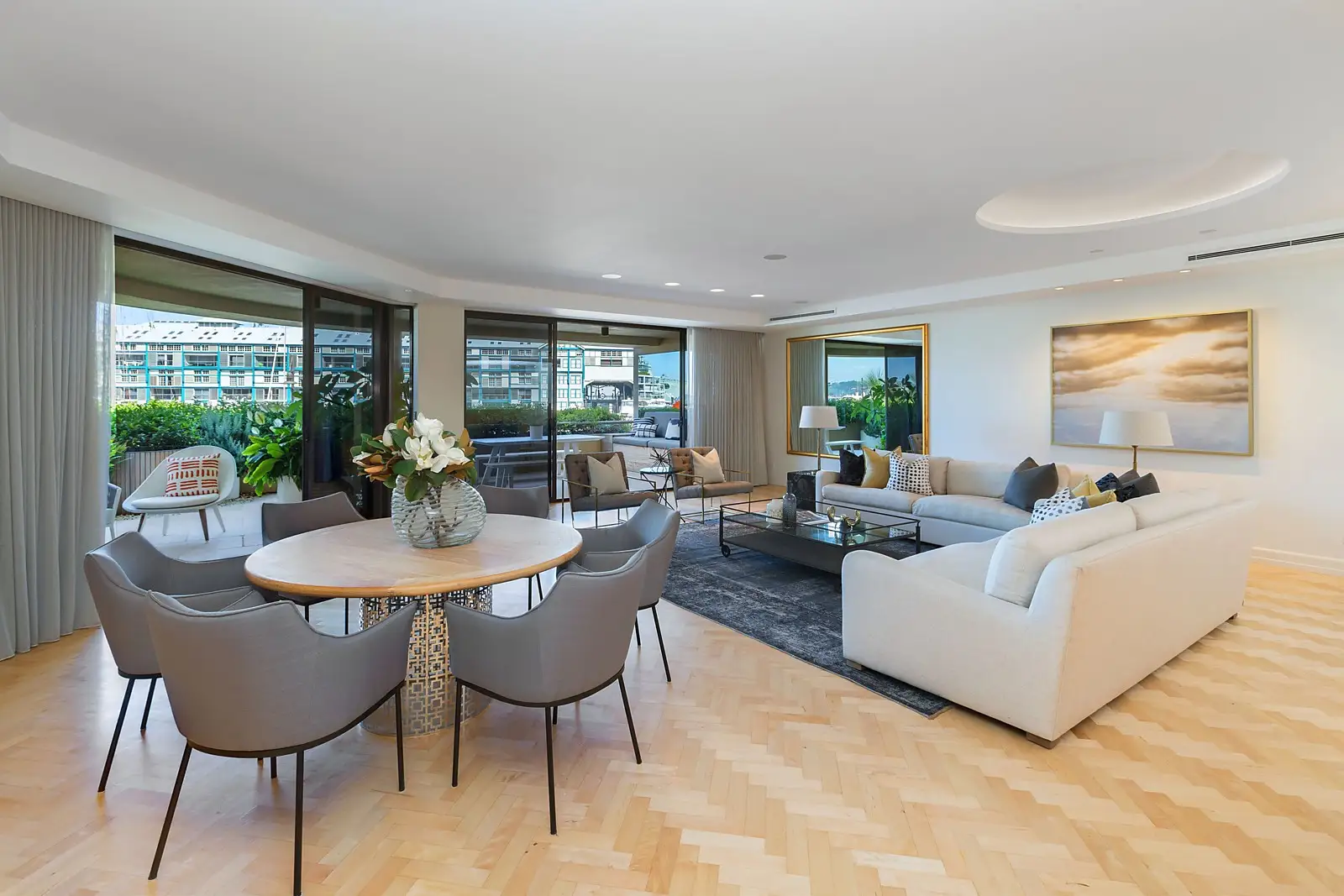 Photo #1: 14/10 Lincoln Crescent, Woolloomooloo - Sold by Sydney Sotheby's International Realty